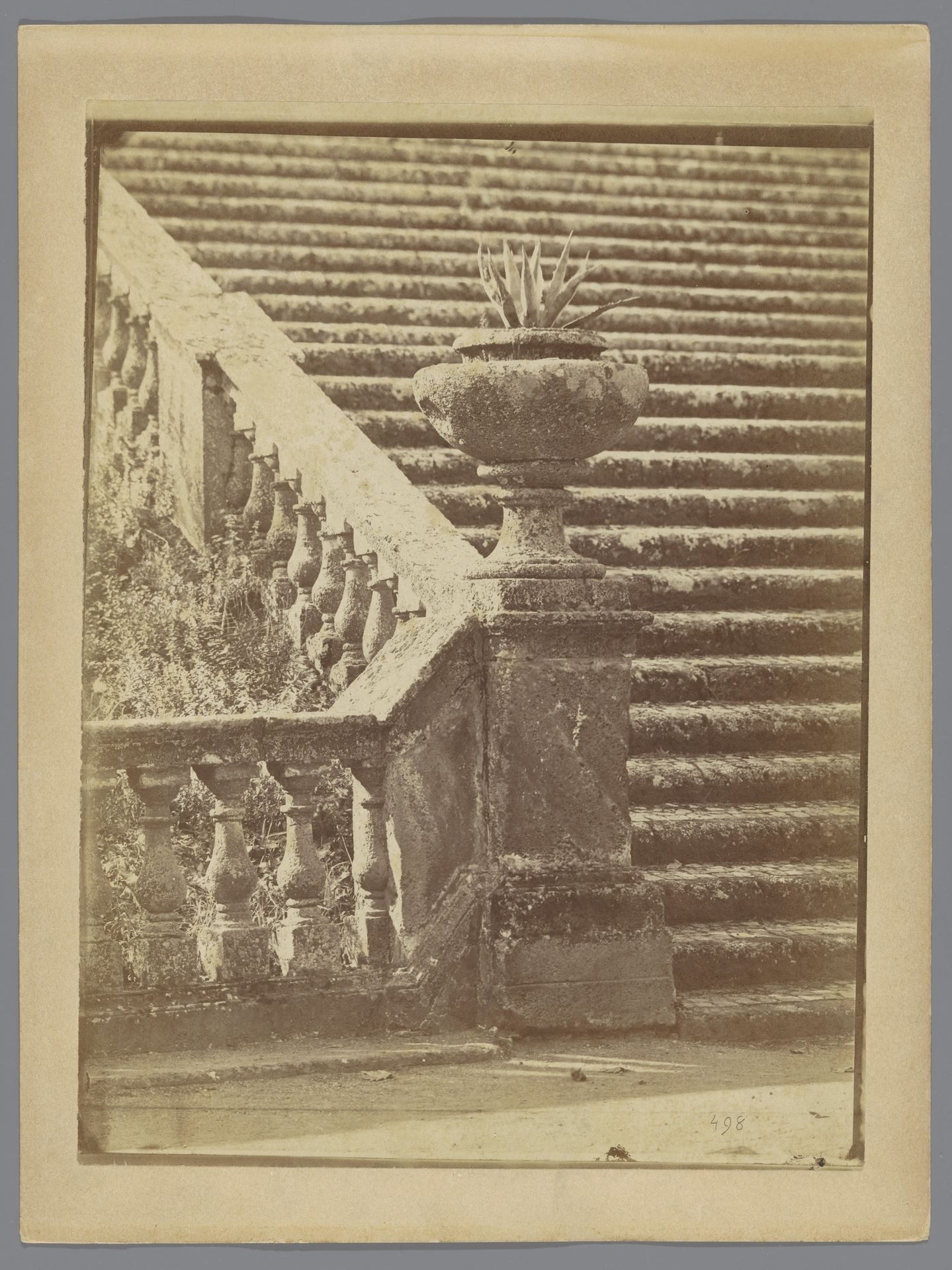 Vaas naast een trap (vermoedelijk) te Rome by Gustave Eugène Chauffourier
