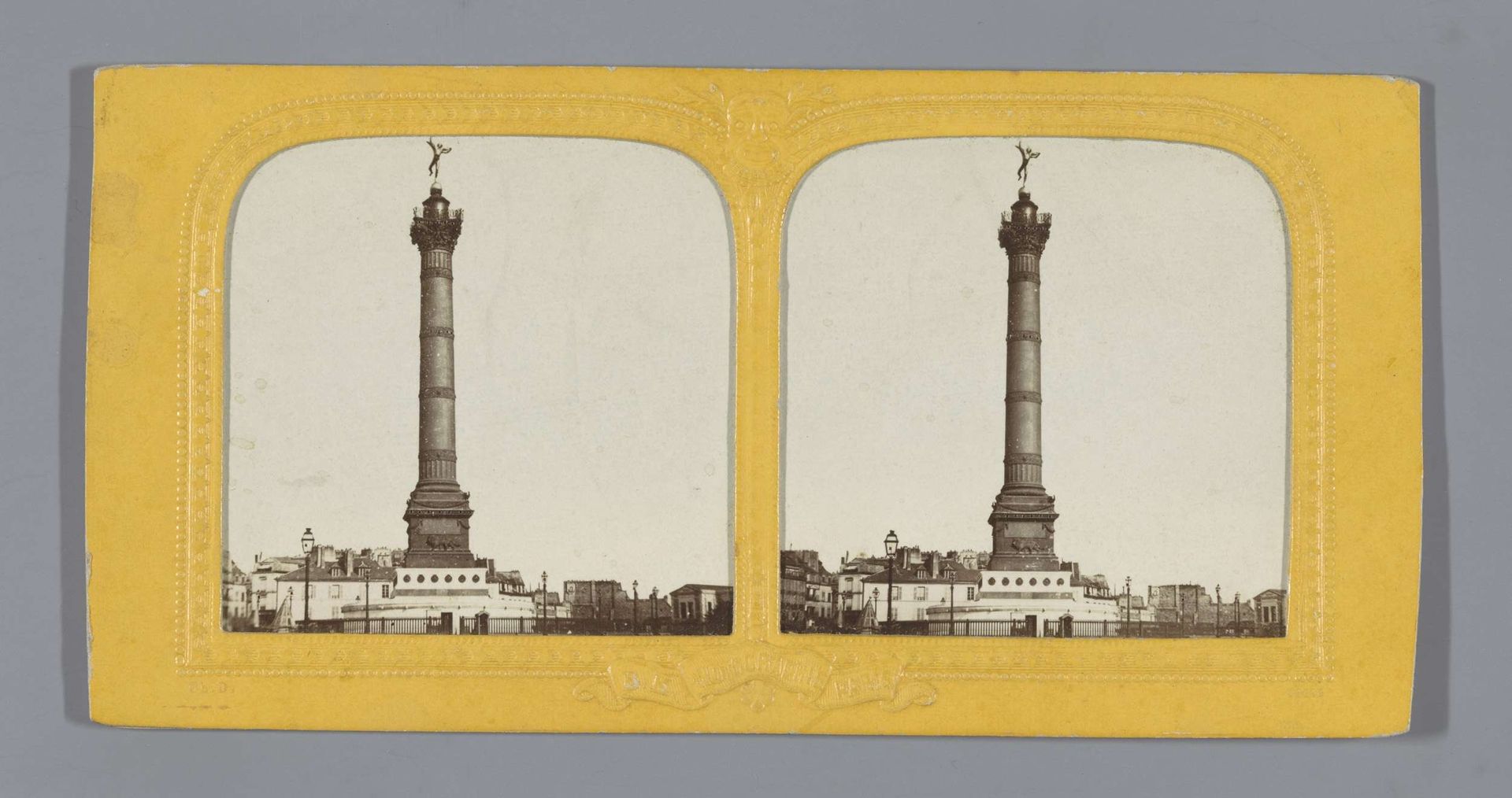 Colonne de Juillet op het Place de la Bastille, Parijs by Charles Dauvois