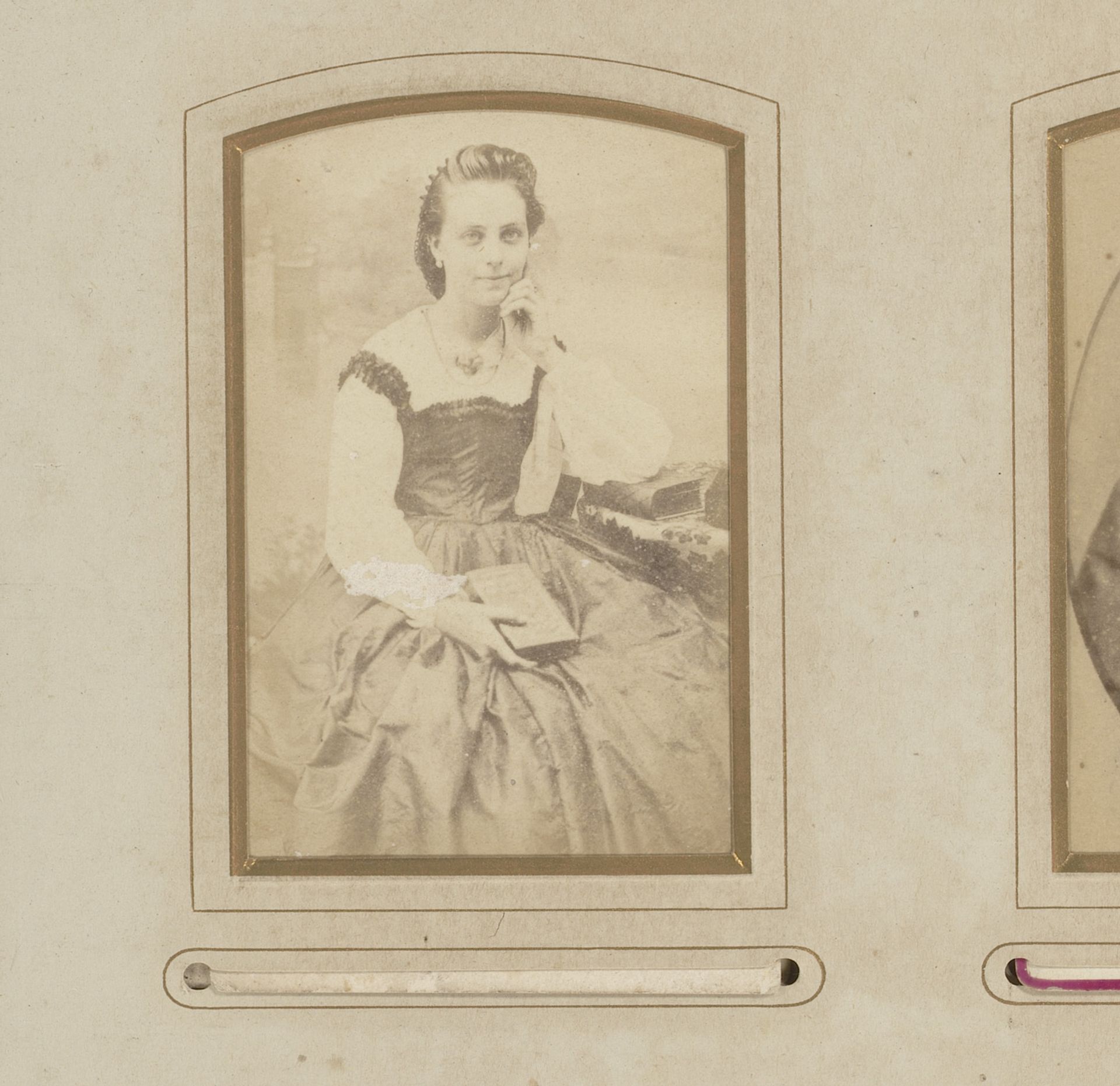Portret van een zittende vrouw met boek in de hand by A. Blavet