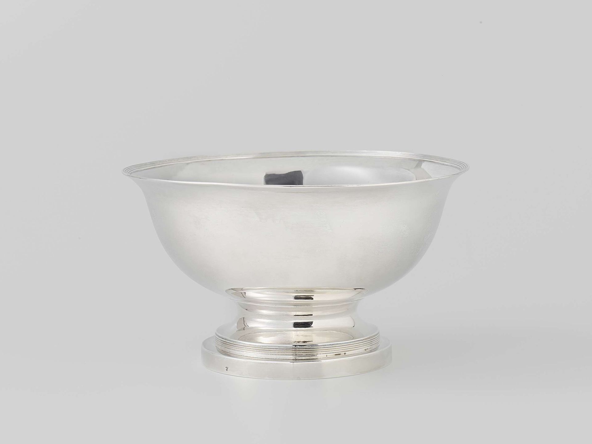 Spoelkom, rond, met filetranden by Egidius Adelaar