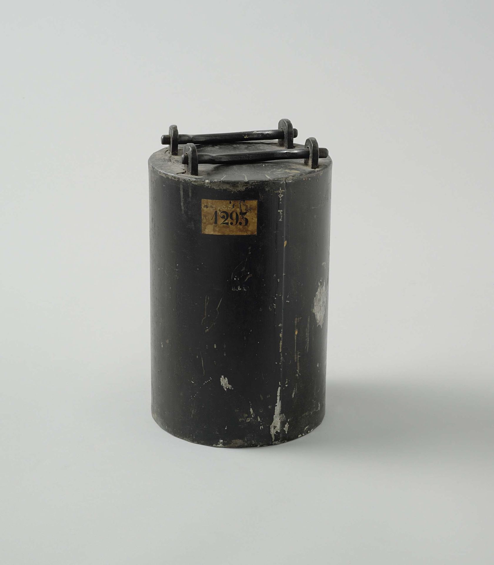 18-cm Canister Shot by Royal Laboratory