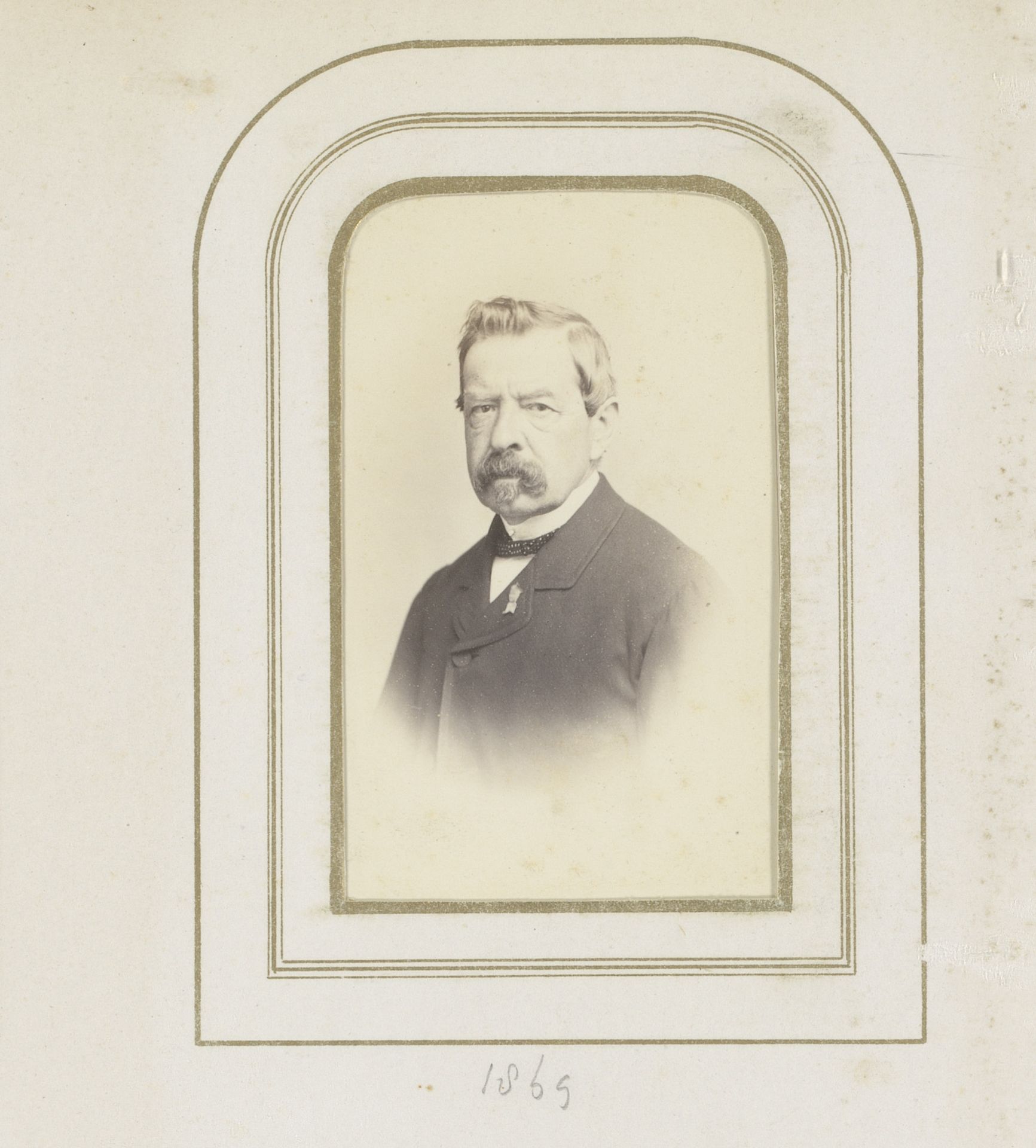 Portret van een man met snor by Alphonse H.E. Scheffermeyer