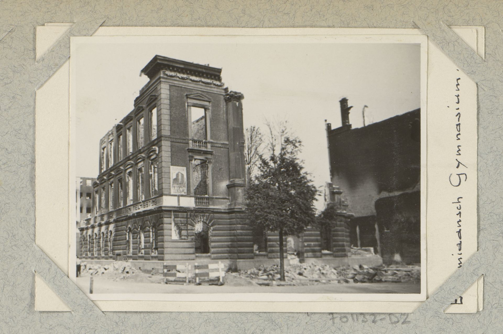 Schade aan het Erasmiaans Gymnasium te Rotterdam by J. Nolte