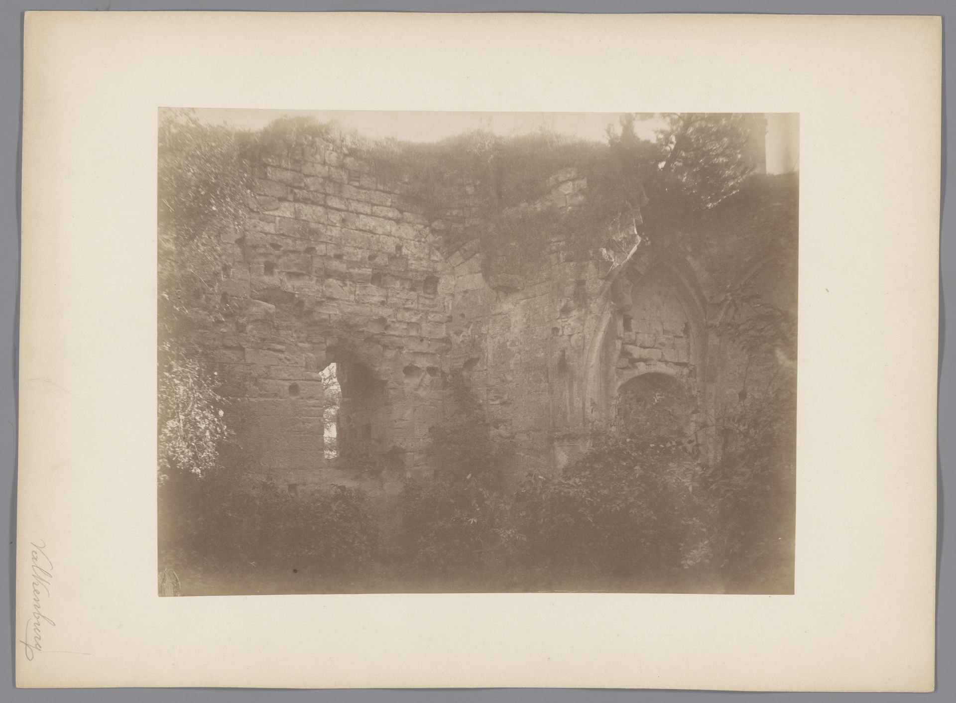 Kapel van de kasteelruïne te Valkenburg by anoniem (Monumentenzorg)