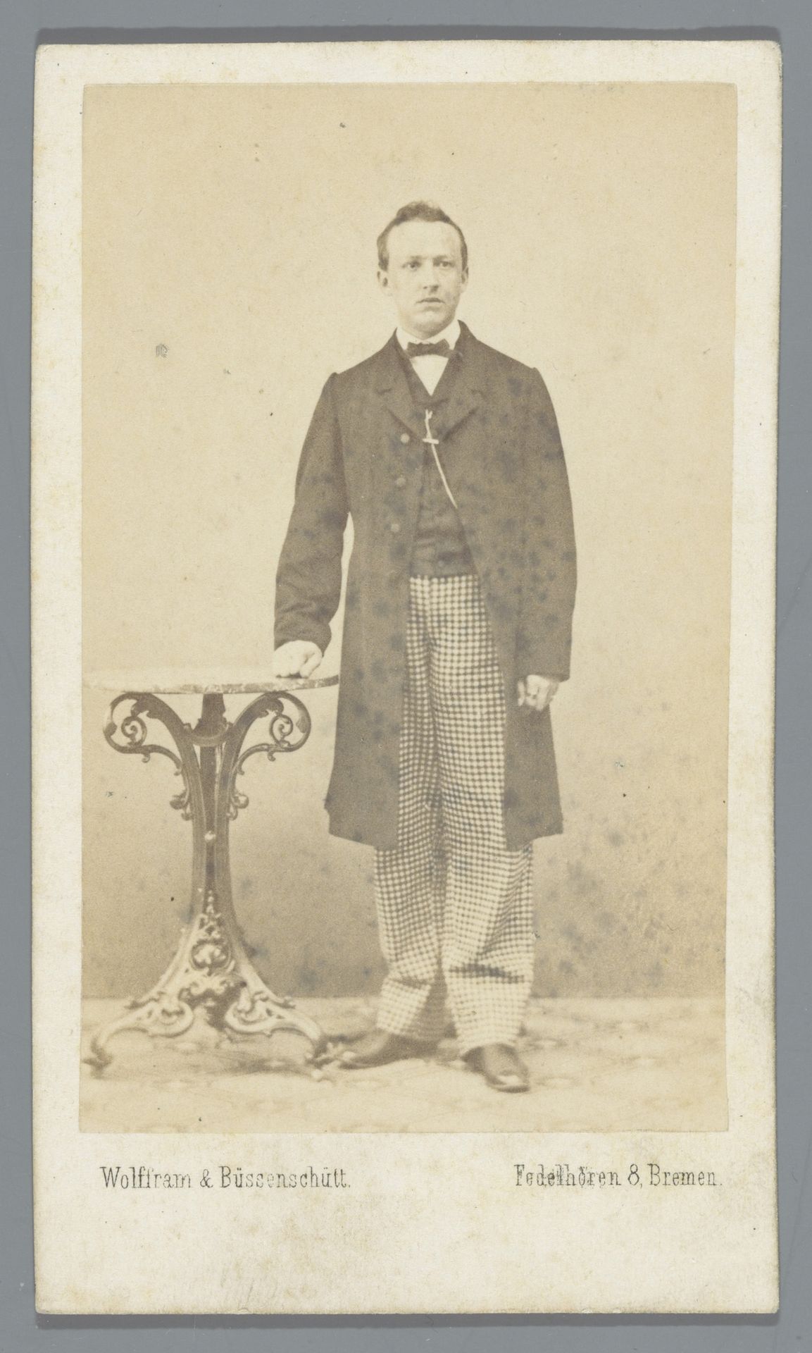 Portret van een jongeman genaamd Diedrich by Wolffram & Büssenschütt