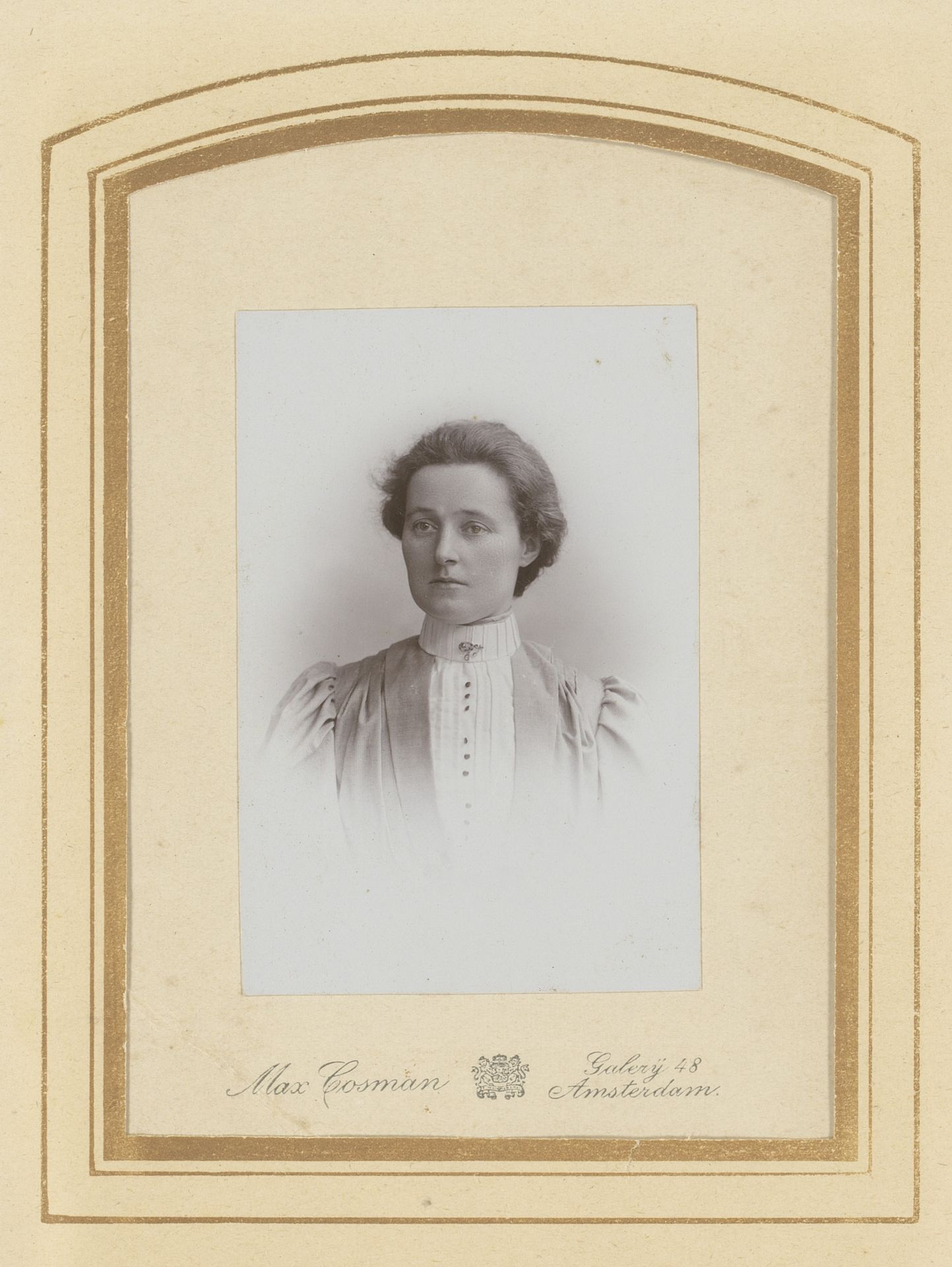 Portret van een vrouw by Max Cosman