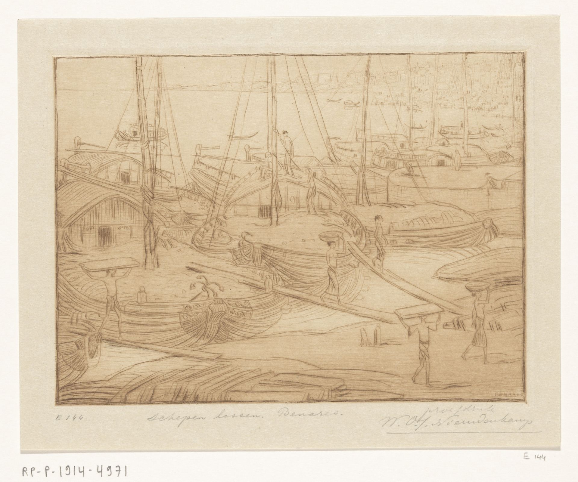 Afgemeerde schepen aan de oever van de Ganges in Benares by Wijnand Otto Jan Nieuwenkamp
