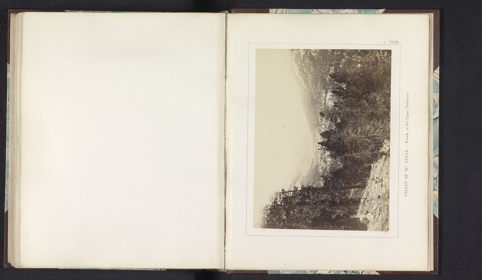 Gezicht op een vallei aan de voet van Mount Lyell in Californië by W. Harris