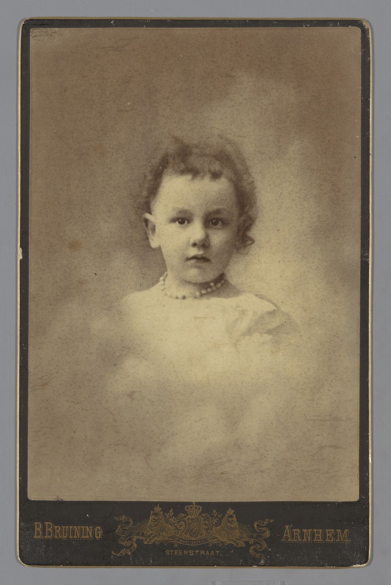 Portret van een onbekend meisje by Bernardus Bruining