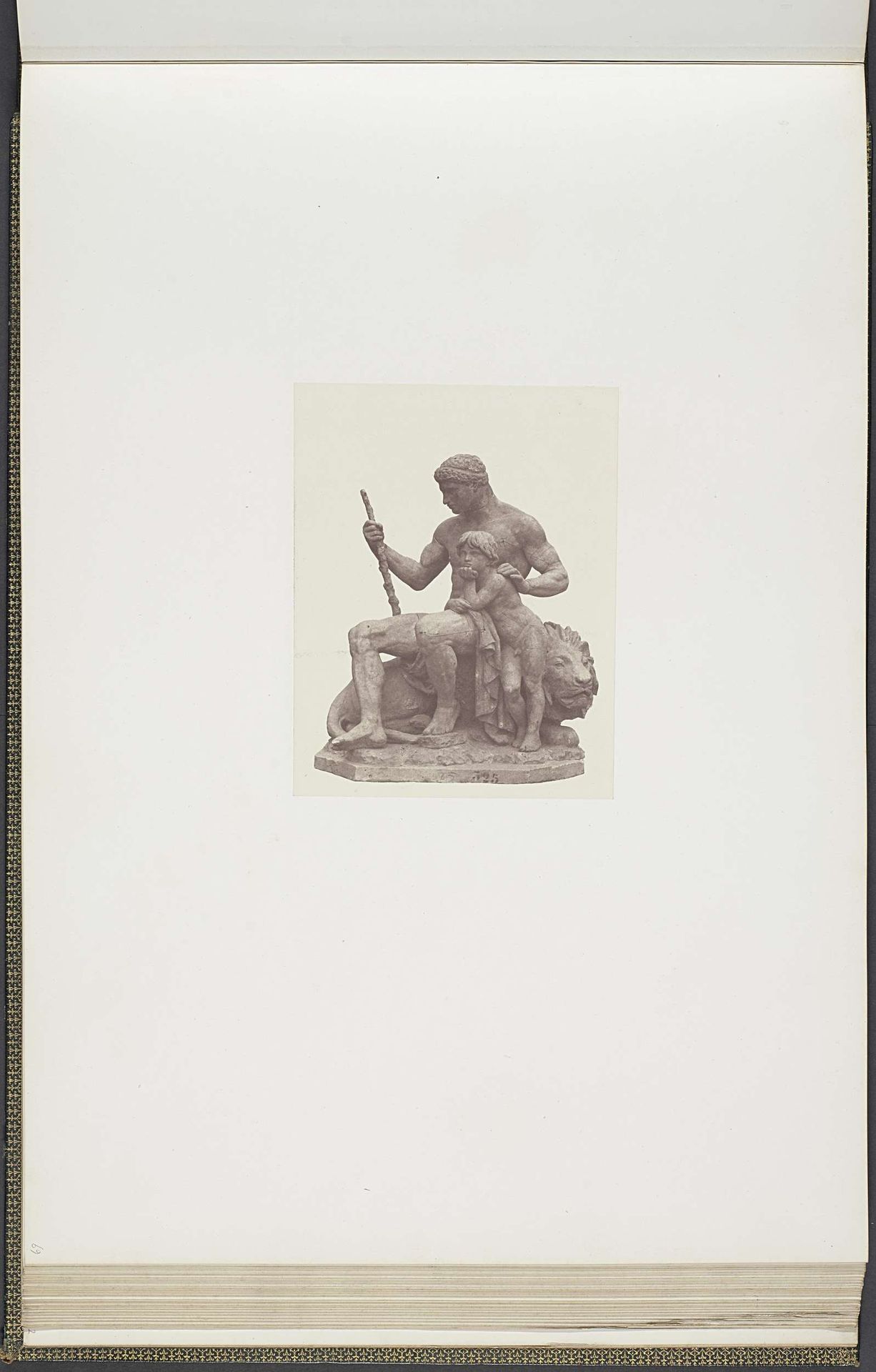 Gipsmodel voor beeldhouwwerk op het Palais du Louvre: "La Force" door Antoine-Louis Barye by Edouard Baldus