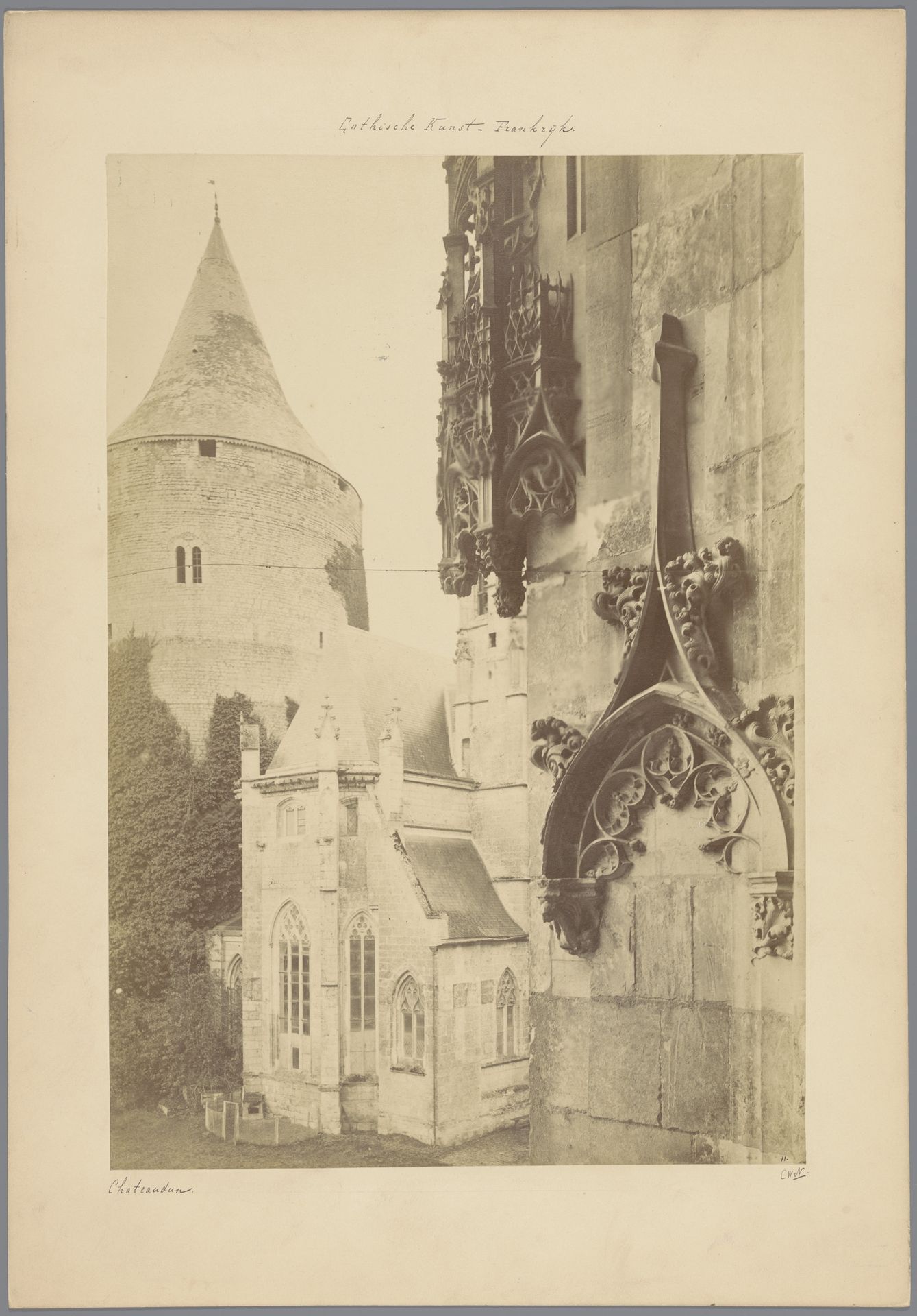 Gezicht op de kapel van het Kasteel van Châteaudun by Médéric Mieusement