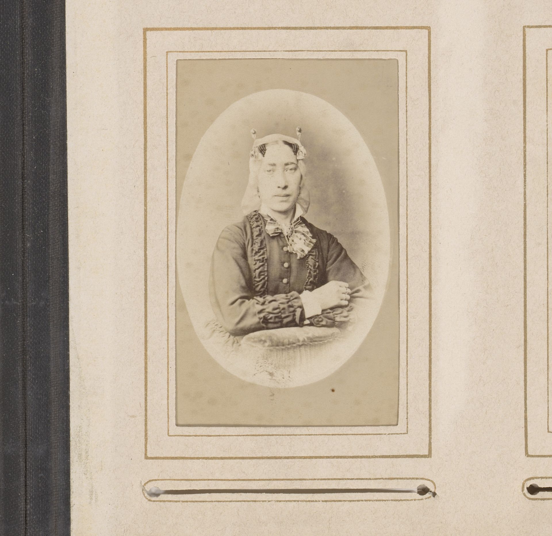 Portret van een vrouw met muts by Anthony Martinus Hayo Polman