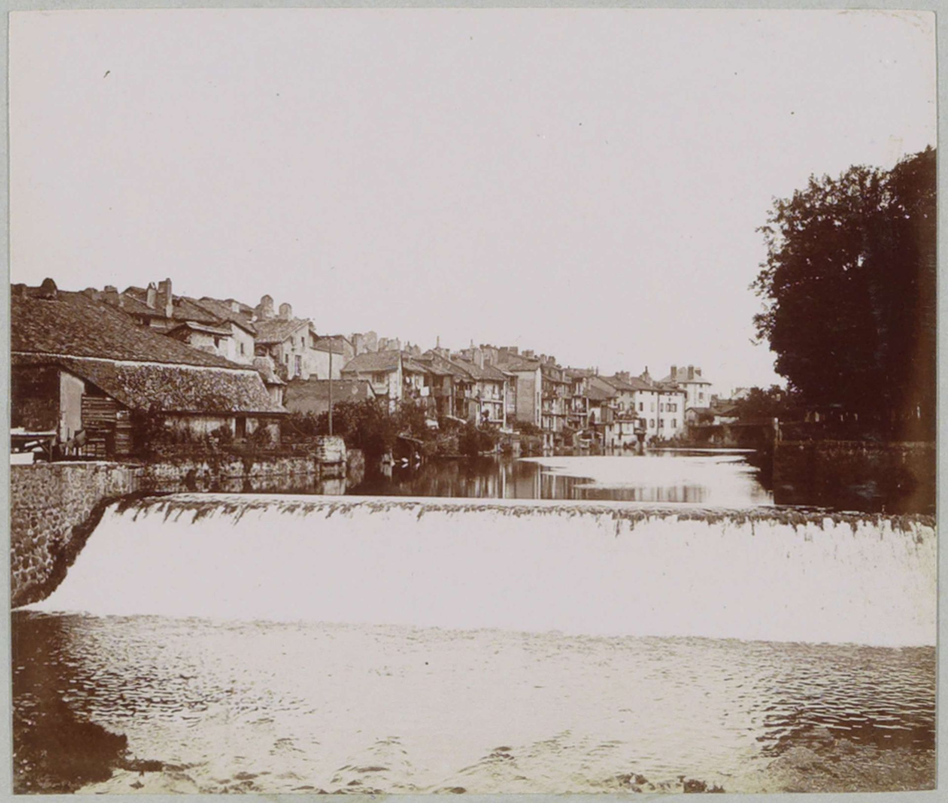 Waterval in de Jordanne te Aurillac by Delizy