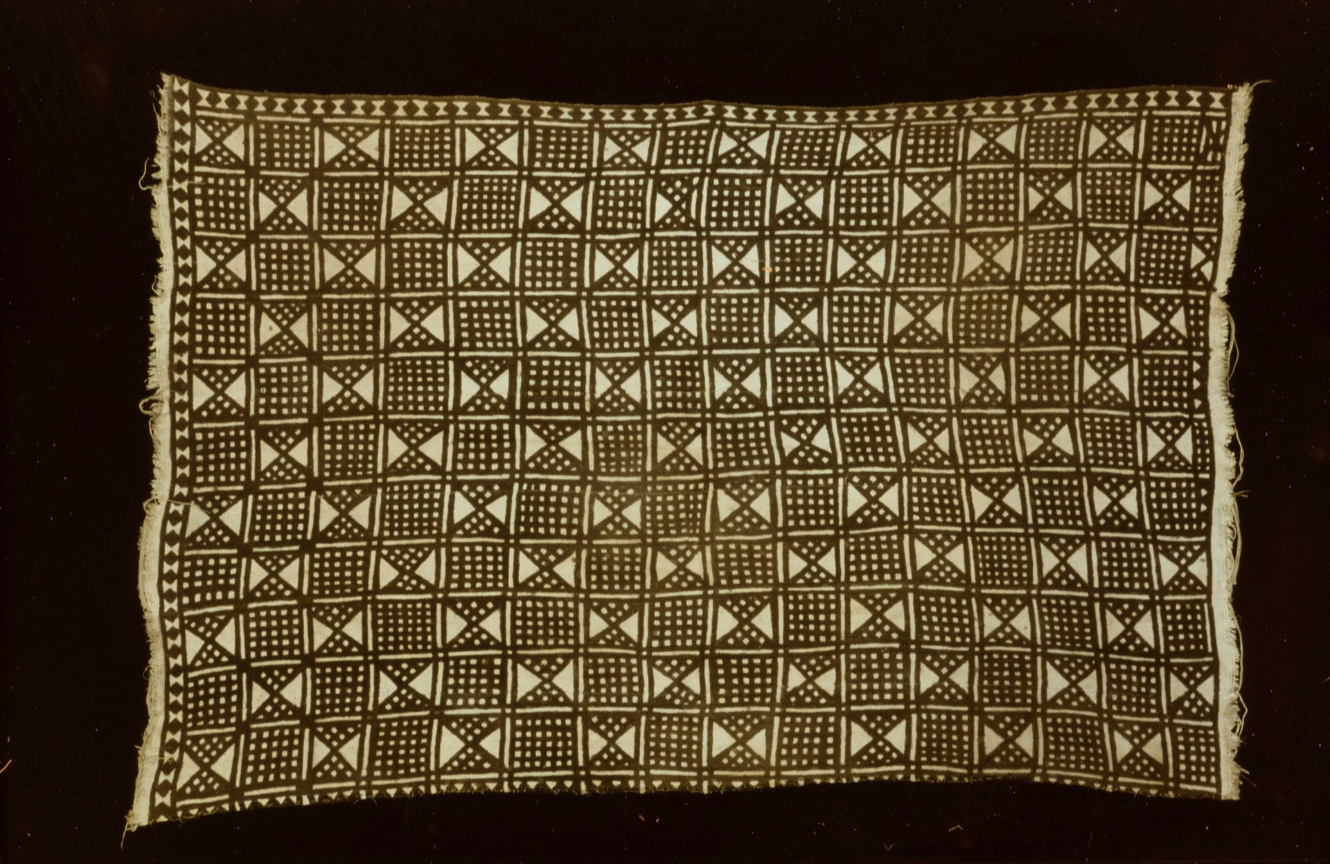 Woman' skirt by Djotene Tarawale