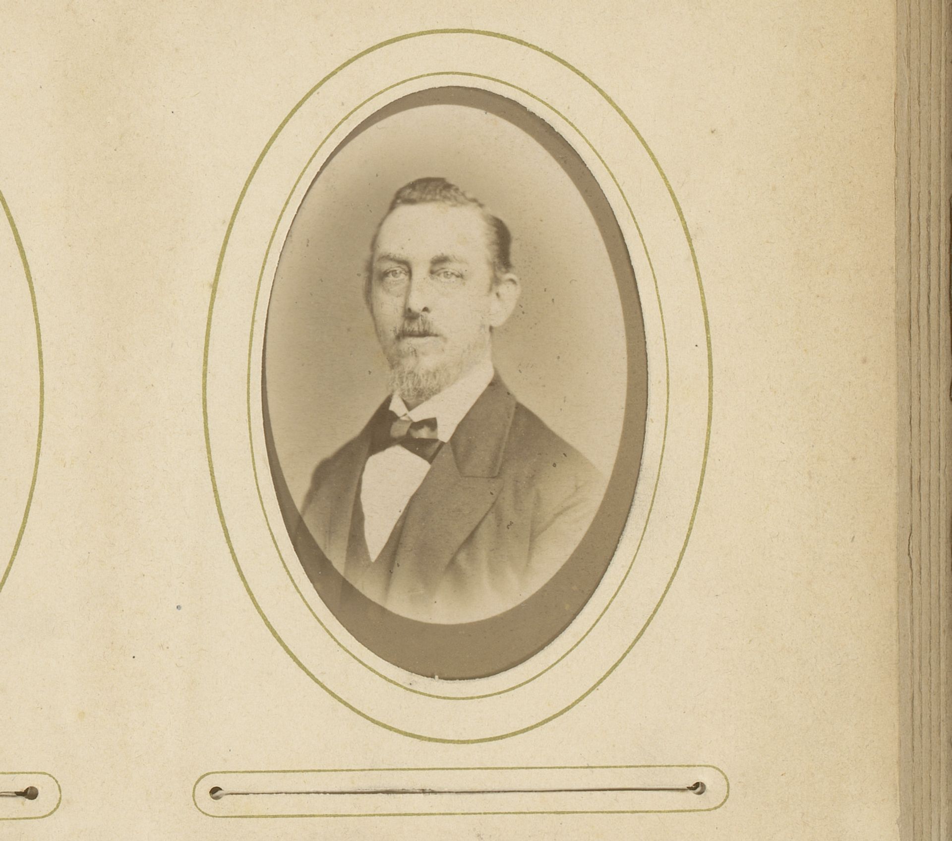 Portret van een man met snor, baard en vlinderstrik by A. Böeseken