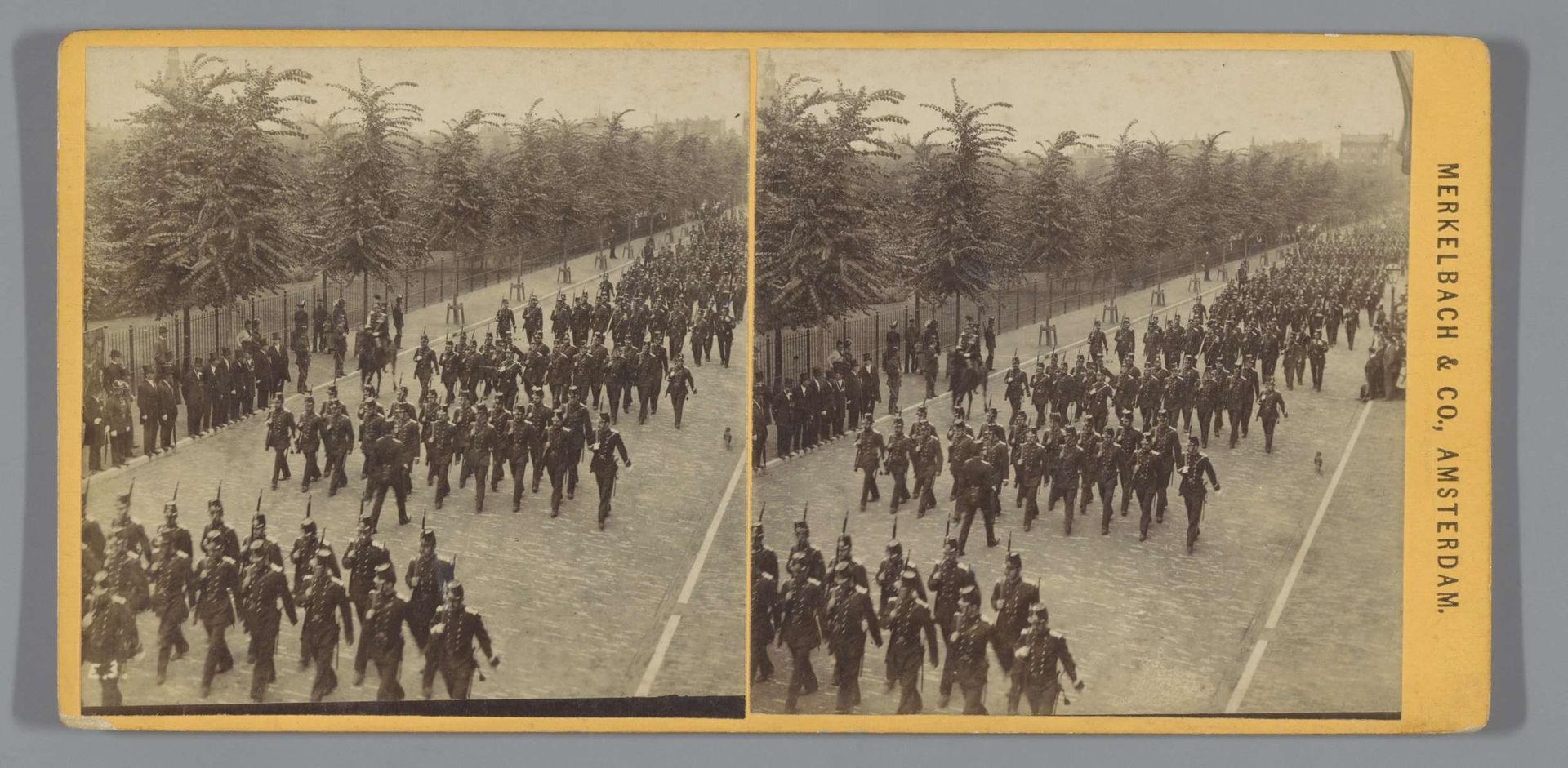 Troepen van de Amsterdamse schutterij marcheren langs het Oosterpark, Amsterdam by Anonymous