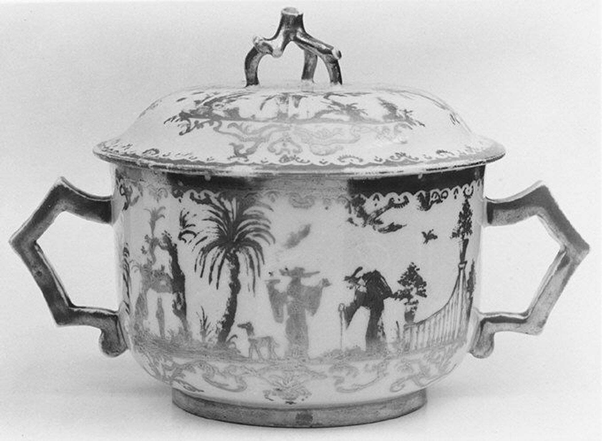 Sugar bowl by Meissen Manufactory