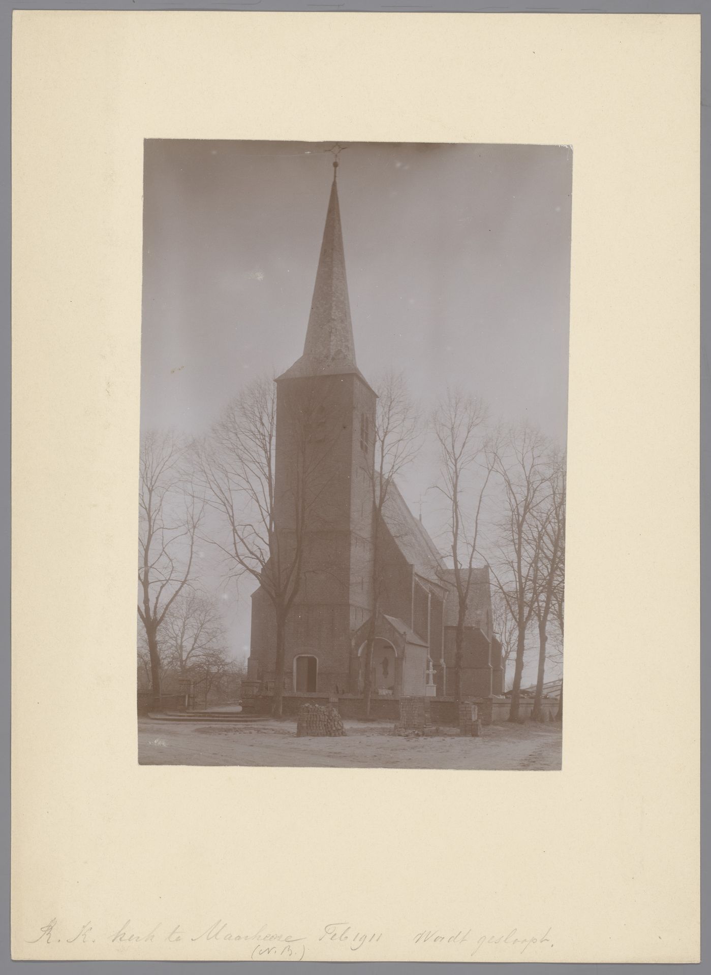 Gezicht op de Sint-Gertrudiskerk te Maarheeze by anoniem (Monumentenzorg)