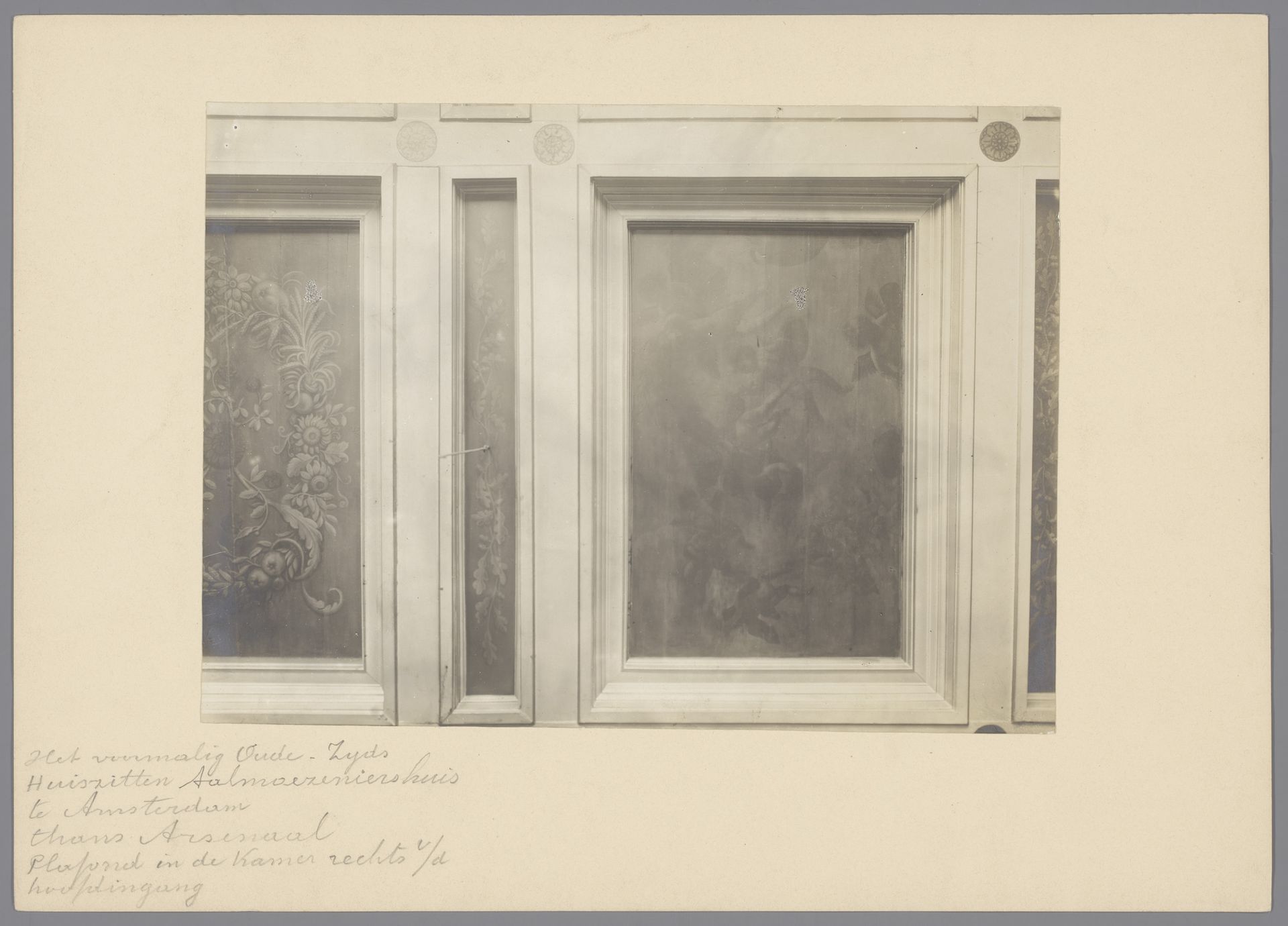 Plafond van het Arsenaal of de stadsturfpakhuizen te Amsterdam by anoniem (Monumentenzorg)