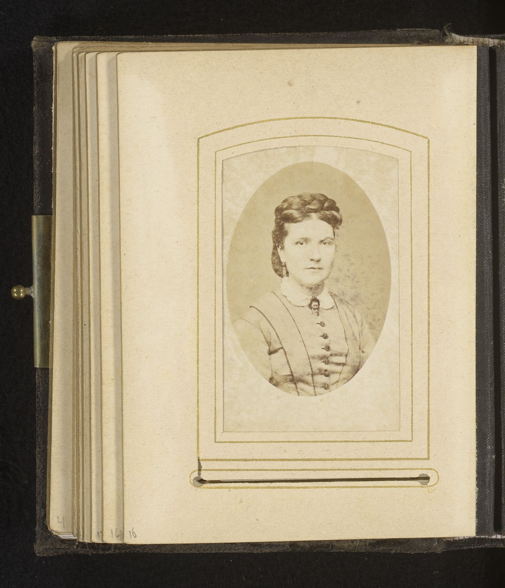 Portret van een vrouw by Johannes Wilhelmus Karsses