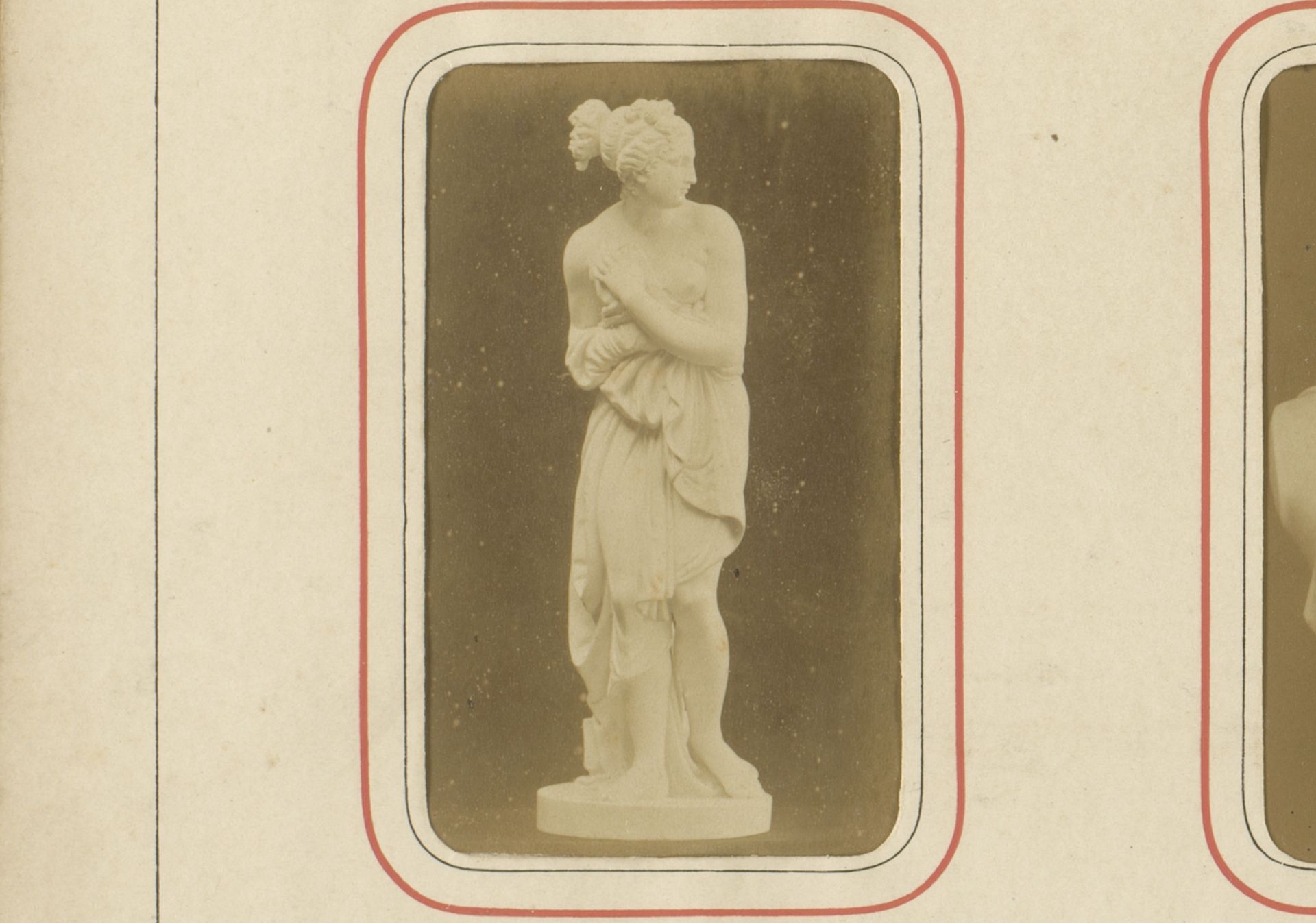 Fotoreproductie van een gipsen kopie van een Venus door Antonio Canova by Anonymous