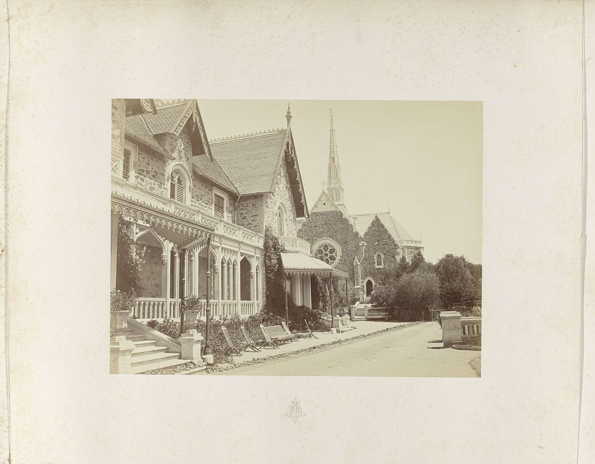 Villa Victoria en de Anglicaanse Kerk te Cannes by A. Davanne & M. Aleo
