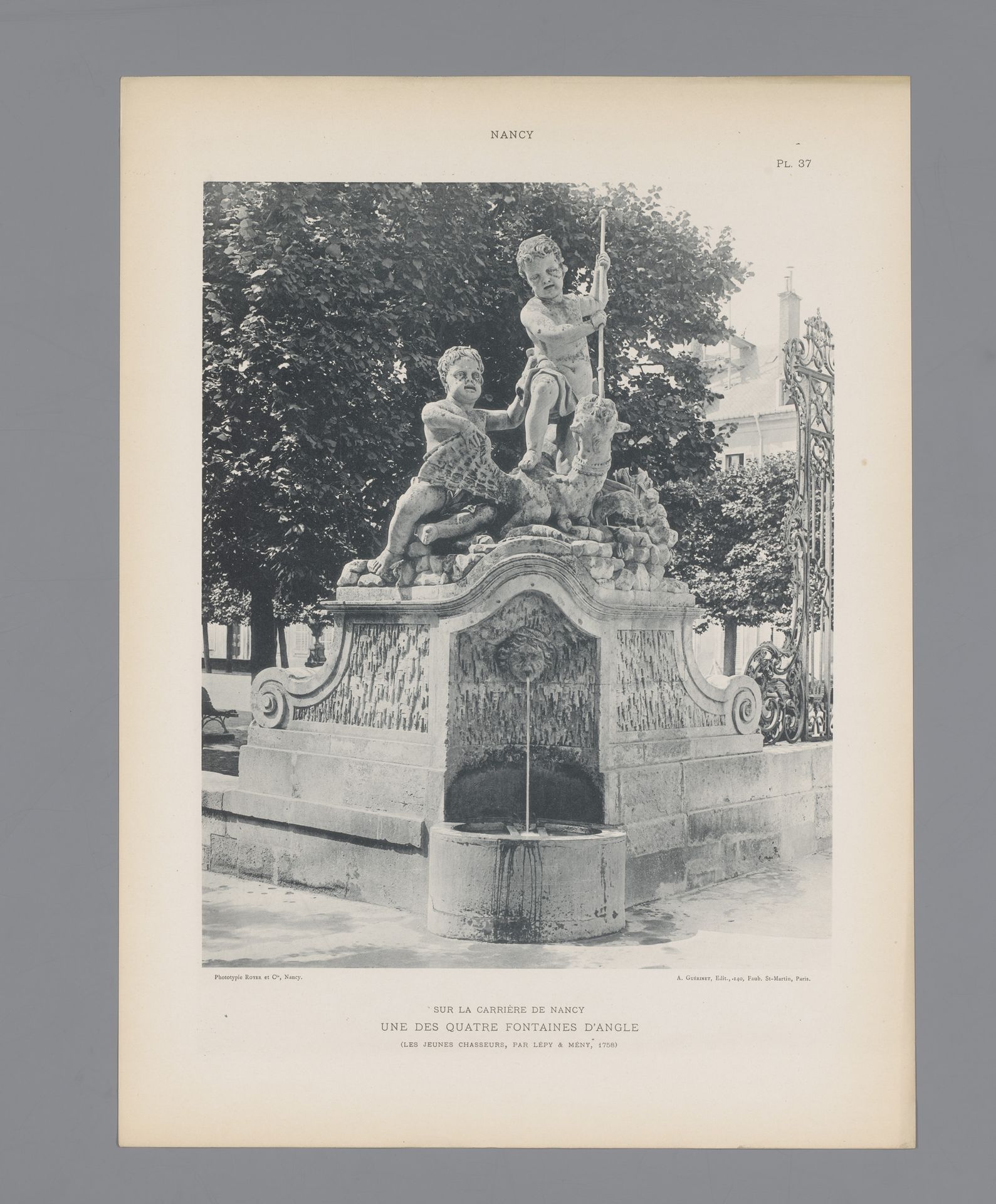 Fontein op Place de la Carrière te Nancy by Anonymous