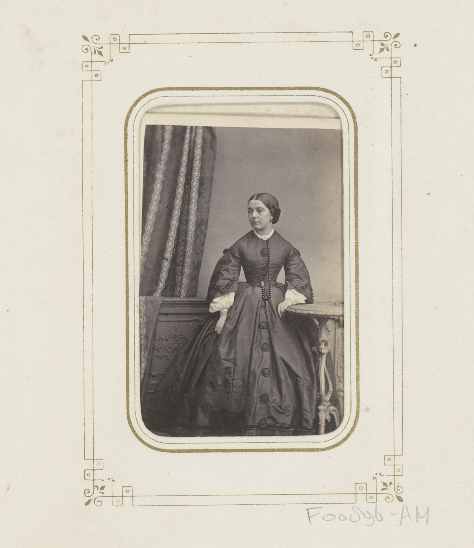 Portret van een vrouw by Charles Thomas Newcombe