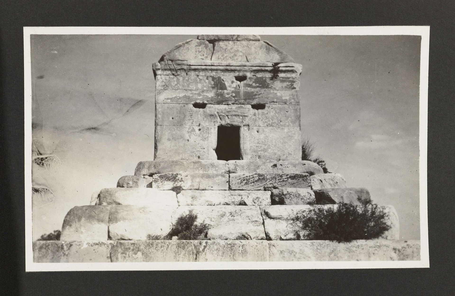 Graf van Cyrus, Pasargadae, Perzië by A.G.A. van Eelde