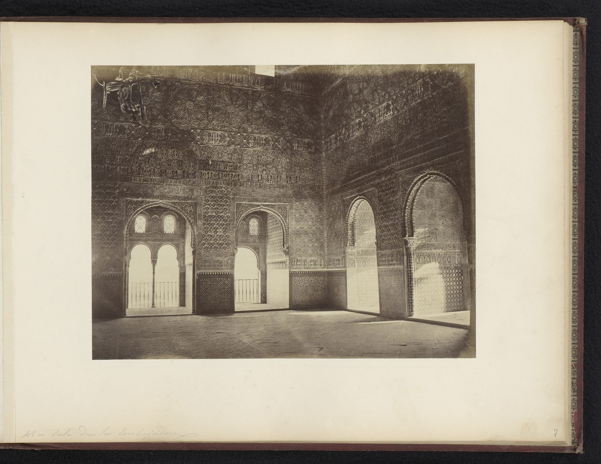 Interieur van de Salón de los Embajadores in het Alhambra te Granada, Spanje by C Maufsaise