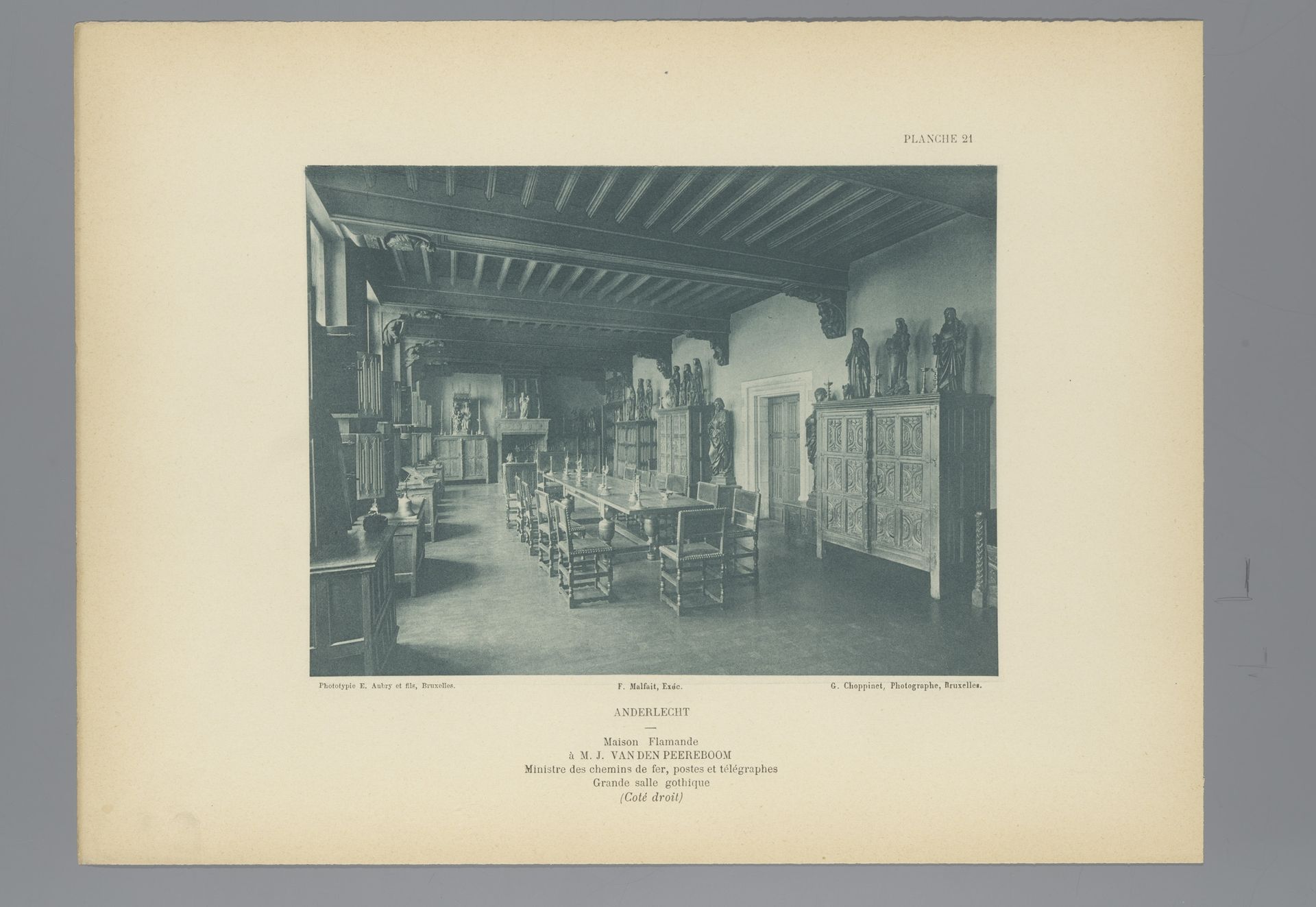 Gezicht op een zaal in gotische stijl in het huis van J. vanden Peereboom in Anderlecht, België by G. Choppinet