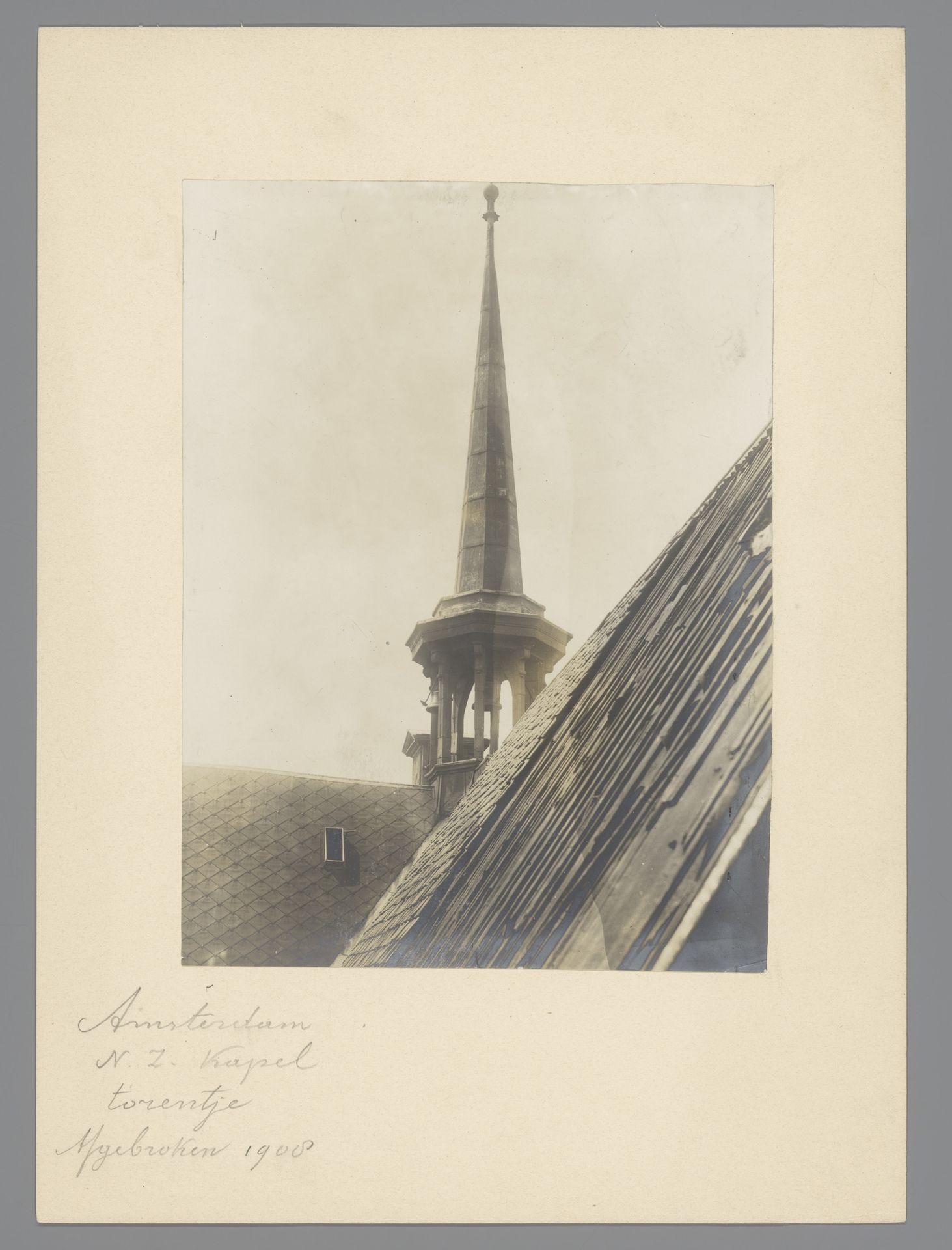 Toren van de Nieuwezijds Kapel te Amsterdam by Albert Adriaansz