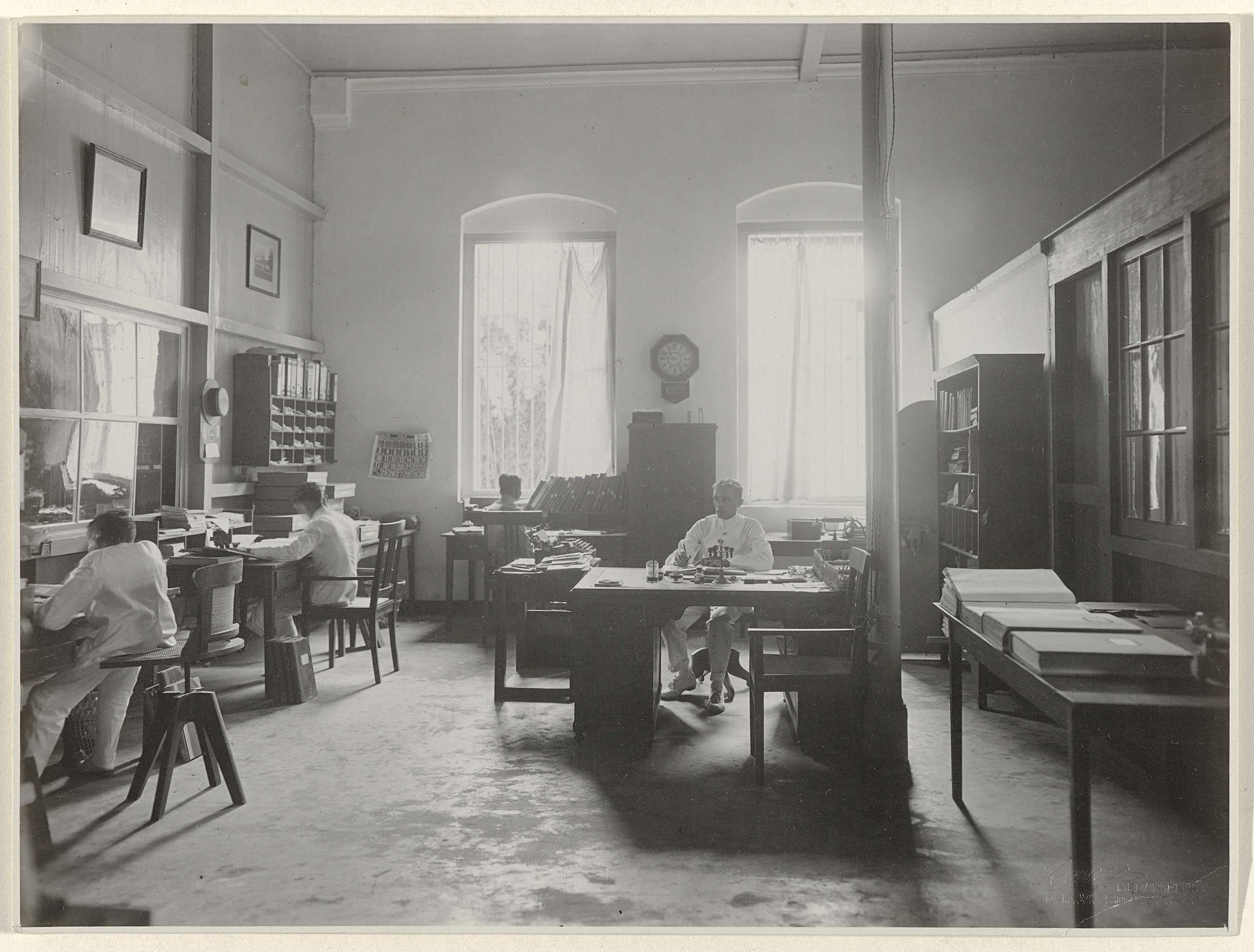 Administratie van de drukkerij by T. Kaneo