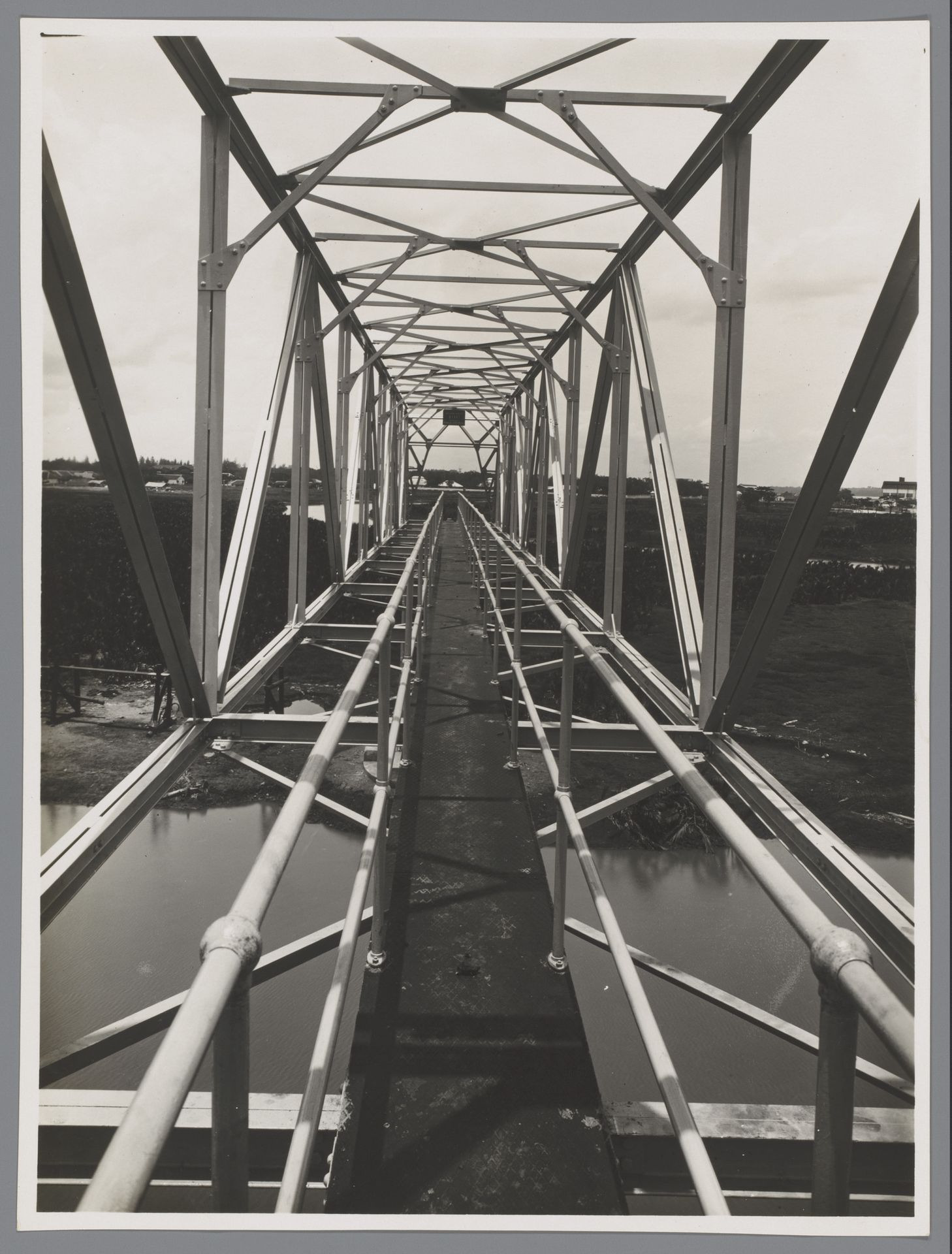 Voetgangersbrug by Anonymous