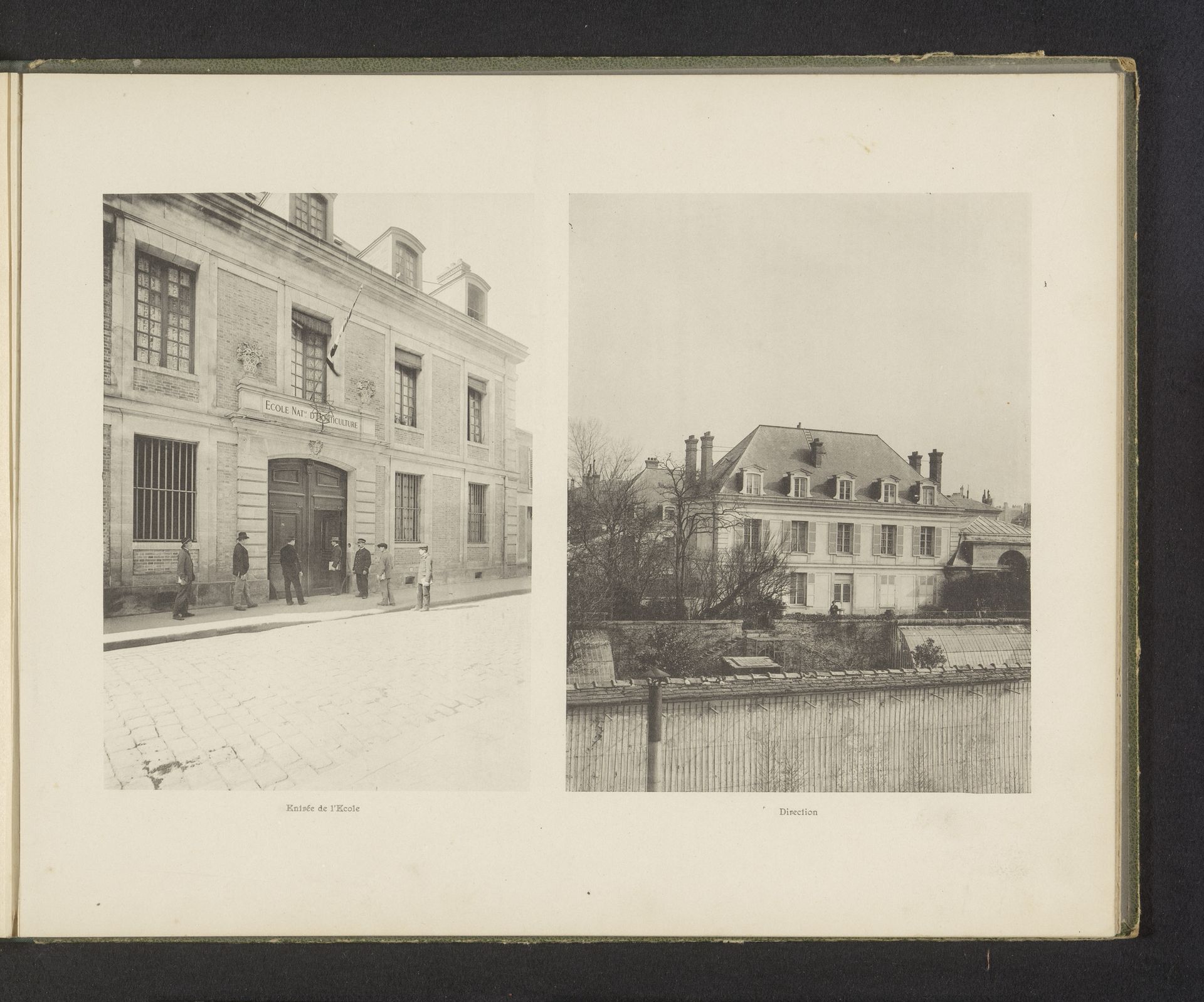 Gezicht op de entree en een gezicht op het bestuursgebouw van de École Nationale Superieure d'Horticulture in Versailles, Frankrijk by Anonymous