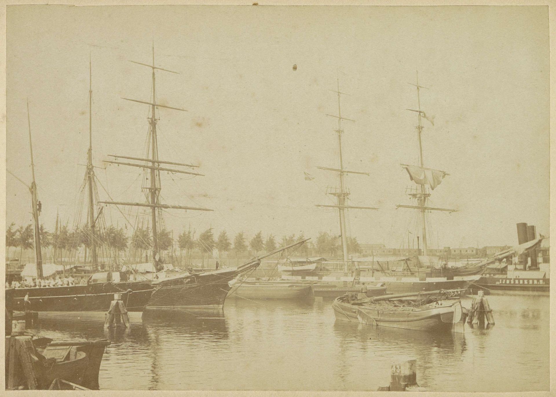 Schepen in het Oosterdok by Andries Jager