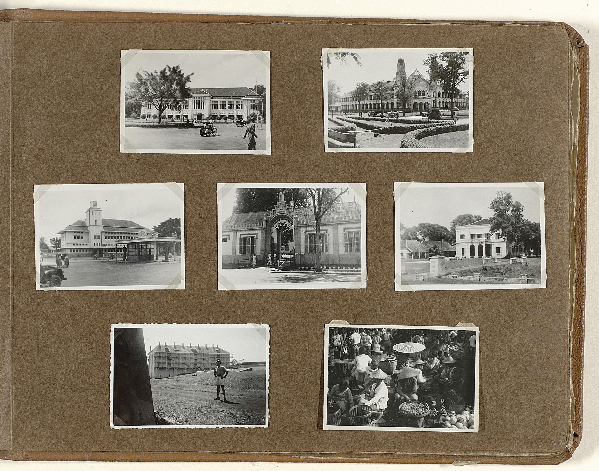 Ambtsgebouwen Semarang by Anonymous