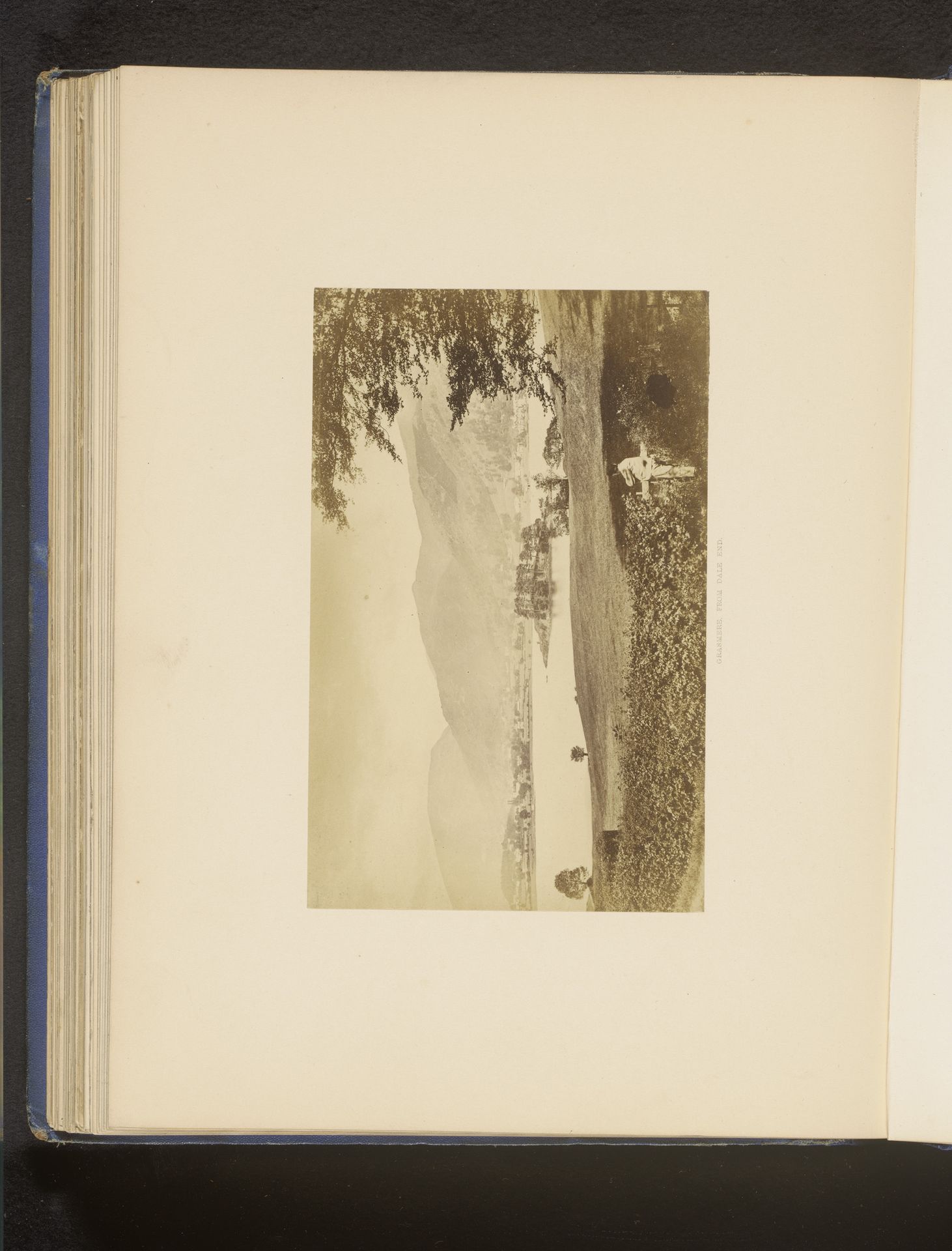 Gezicht op het meer bij Grasmere by Garnett & Sproat