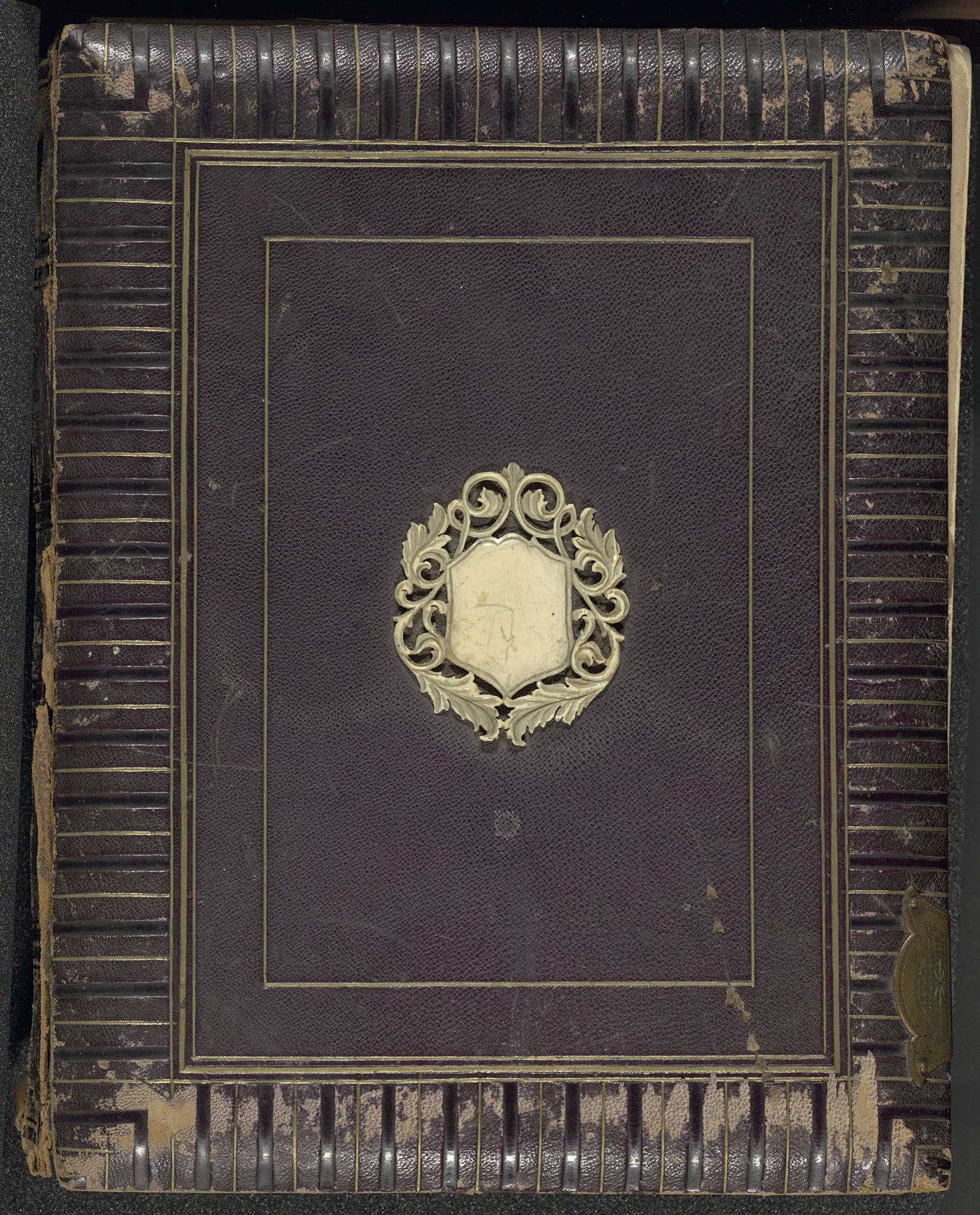 Familiealbum van H.W.F. Ligtenberg en L.M. Swart met 149 foto's en cartes-de-visite by diverse vervaardigers
