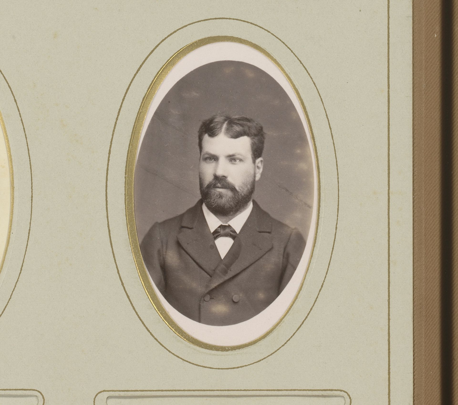 Portret van een man met baard by Cornand et Cie
