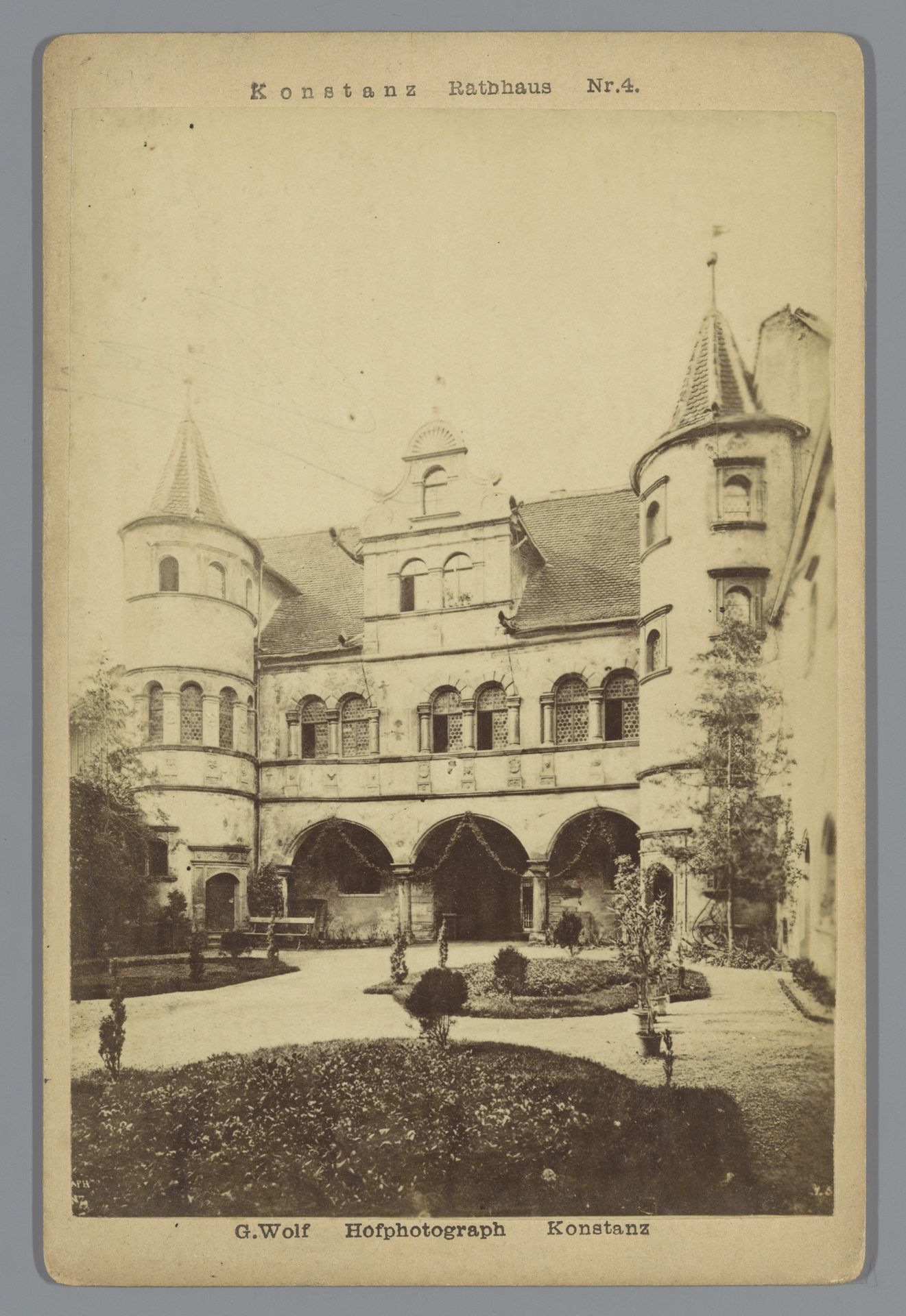 Gezicht op het stadhuis van Konstanz by German Wolf