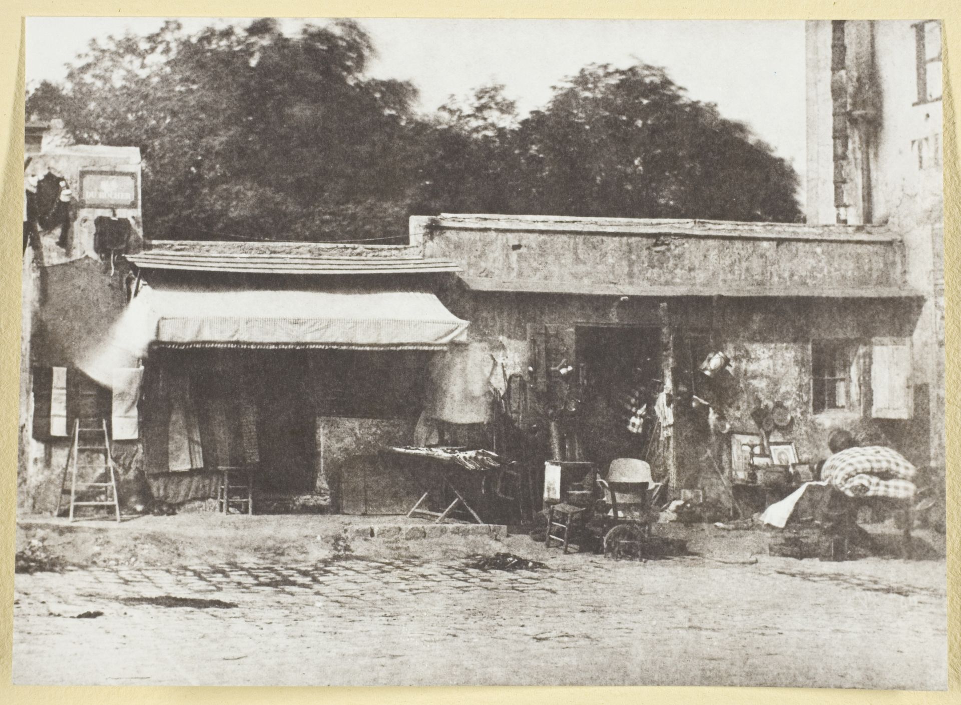 Brocanteurs rue de Rocher by Hippolyte Bayard