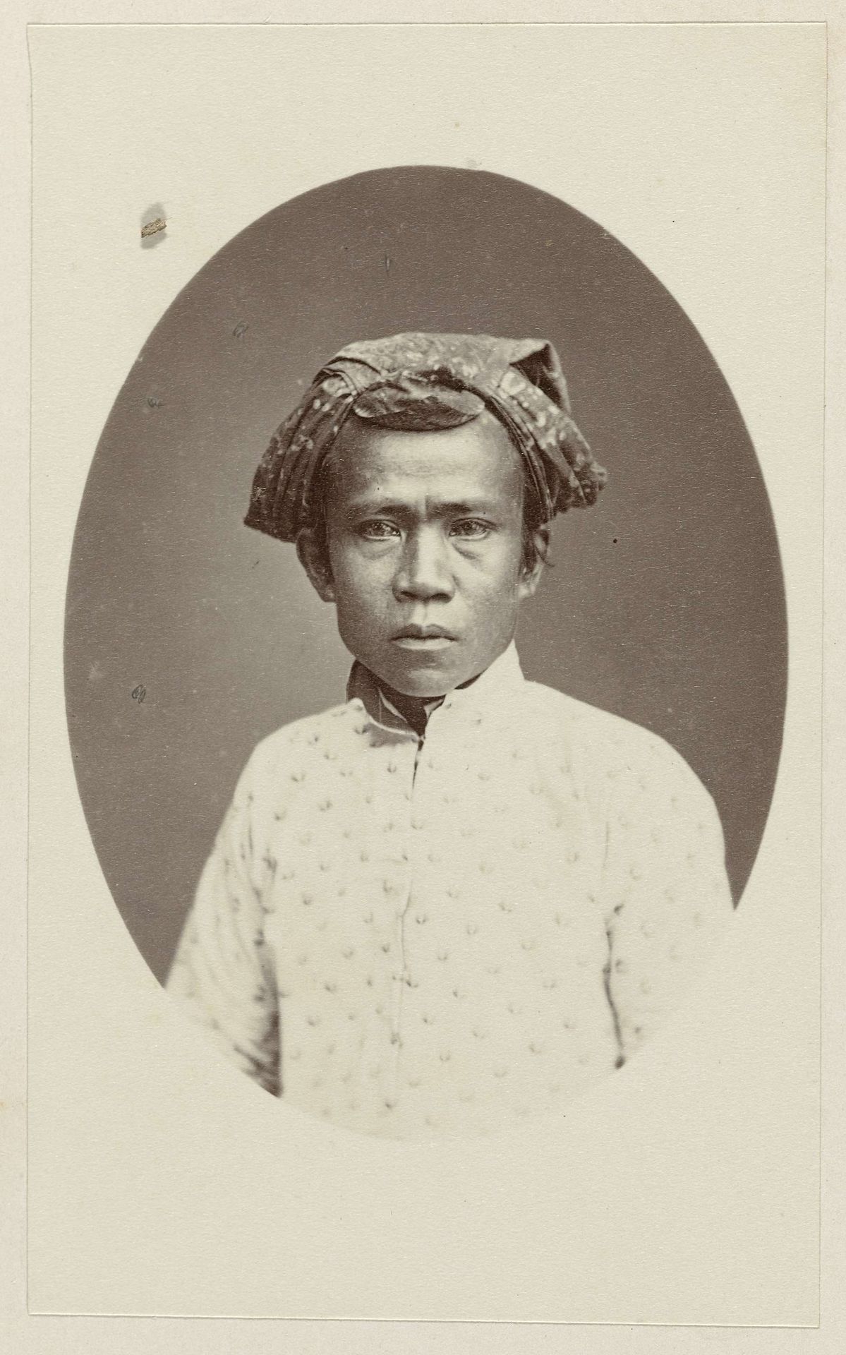 Portret van een jongen by Woodbury & Page
