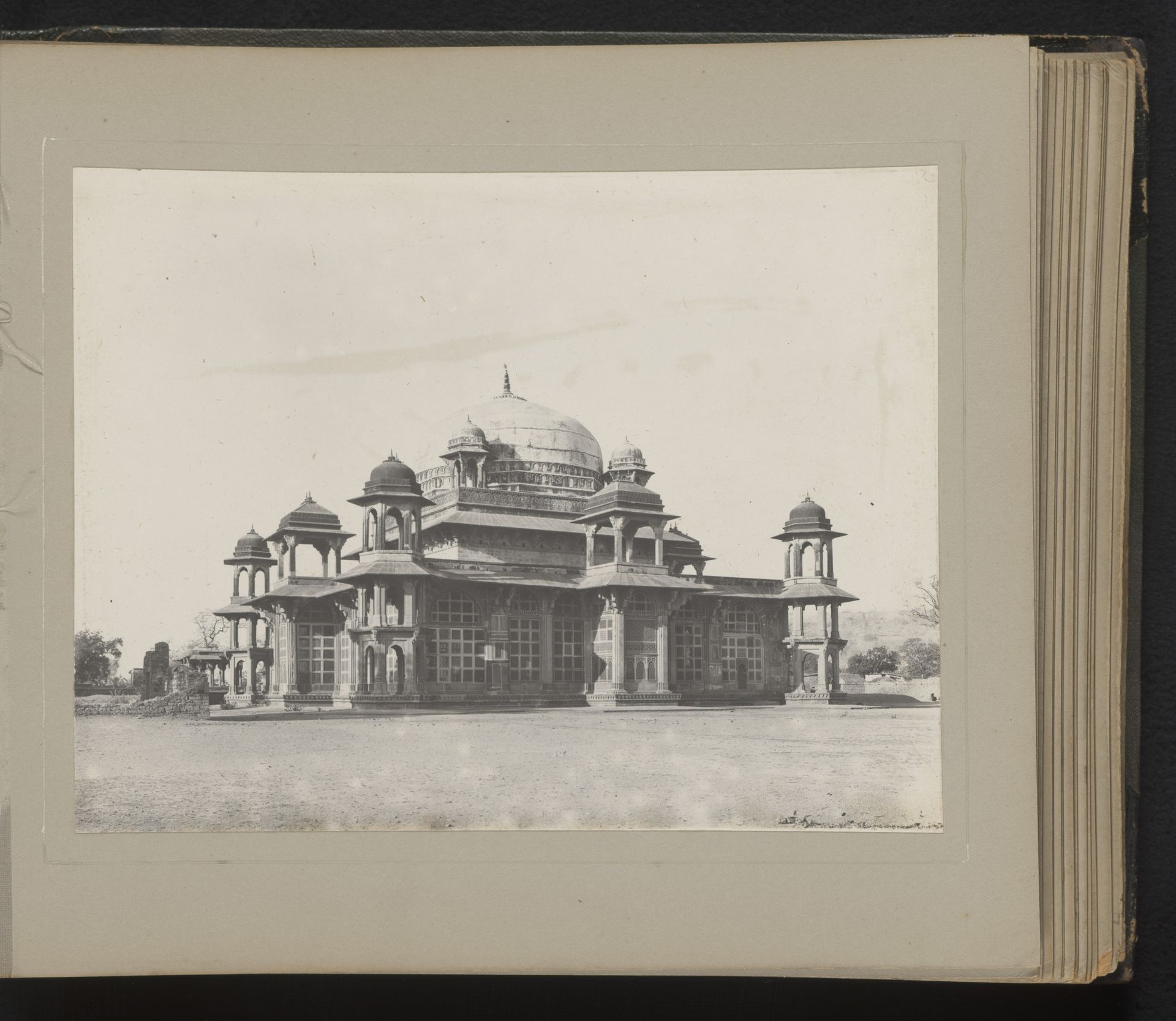 Tombe van Muhammad Ghawth by K.H. Mawal