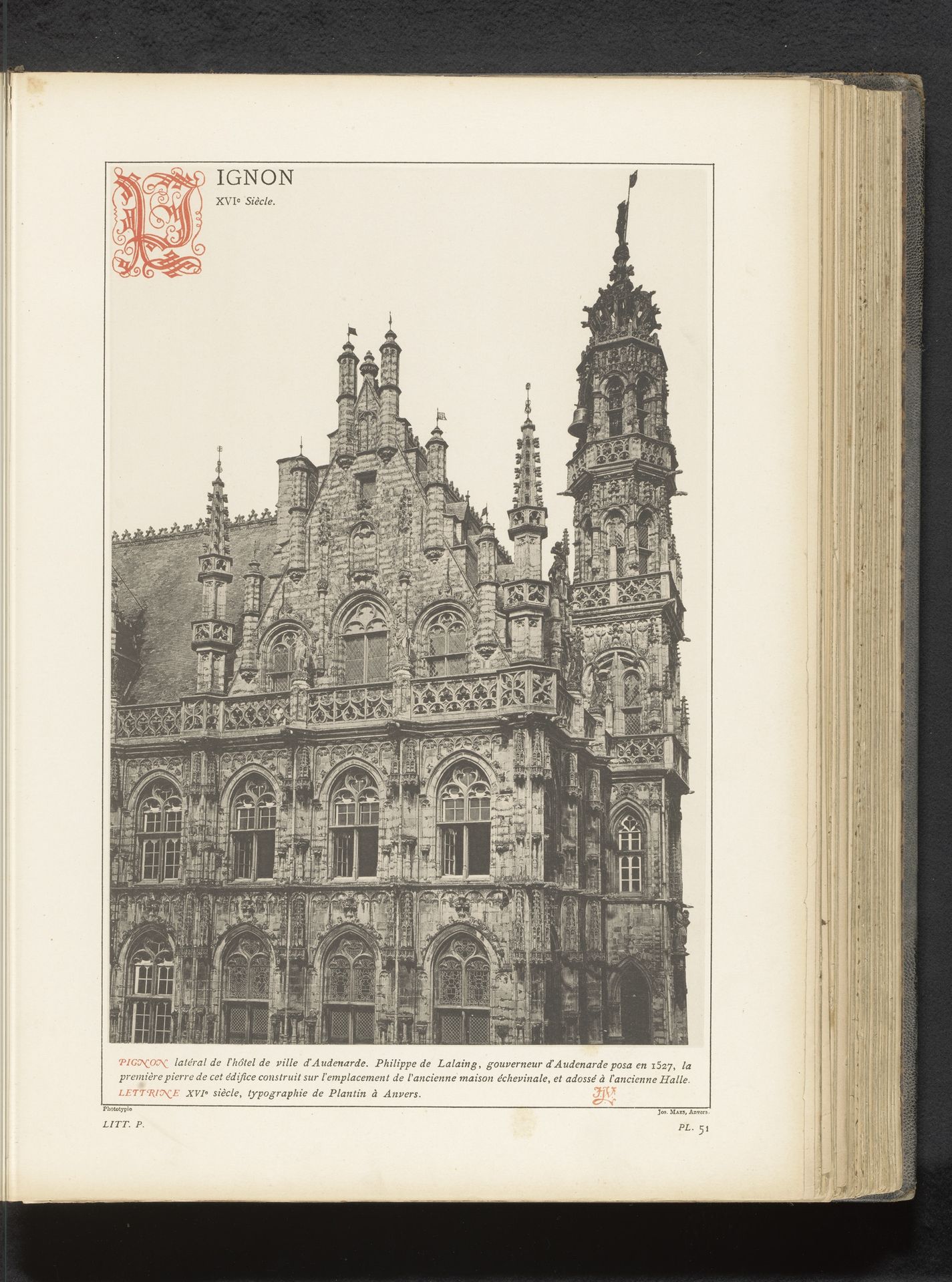 Gevel van het Stadhuis te Oudenaarde by Anonymous