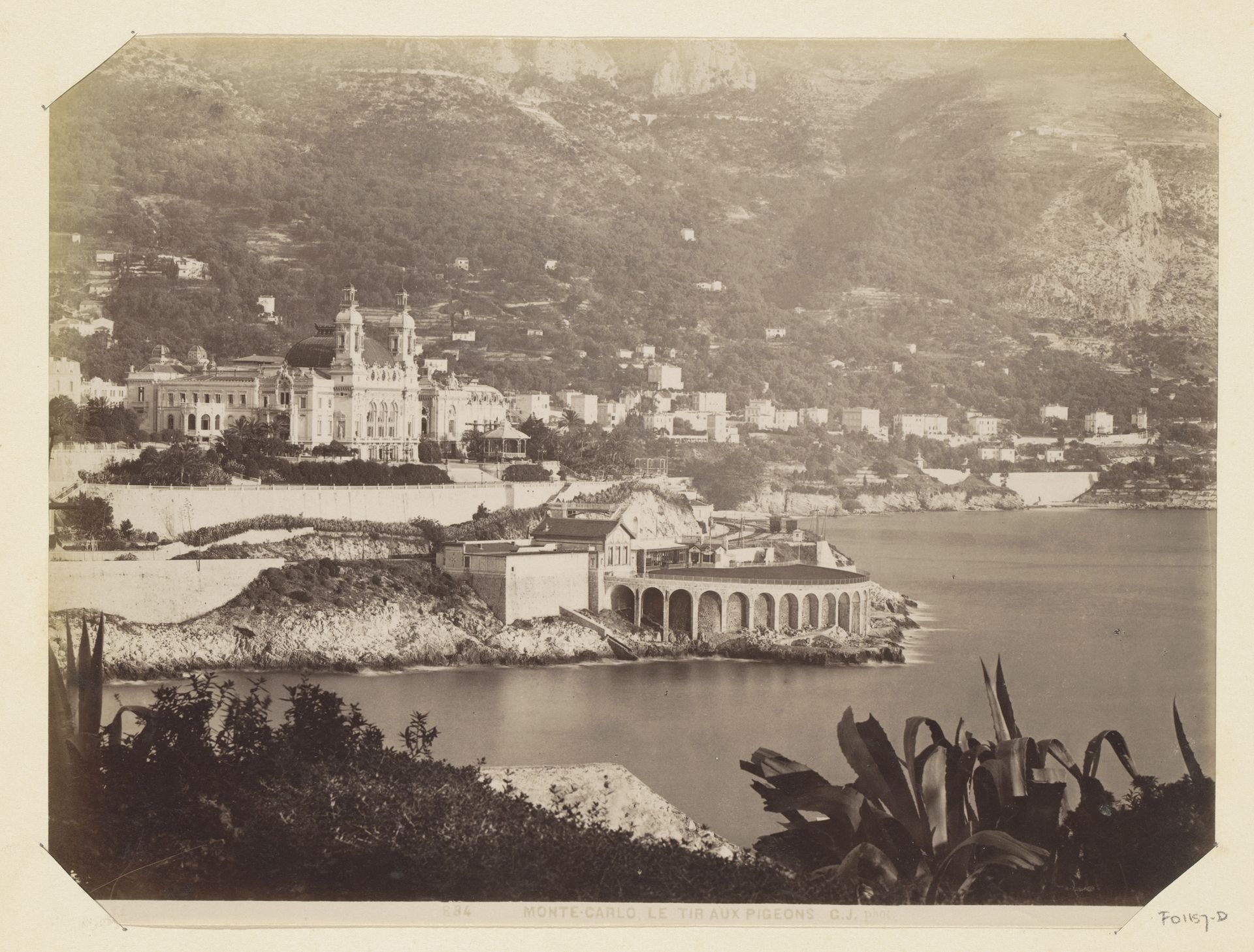 Gezicht op Monte Carlo met het Monte Carlo Casino by GJ