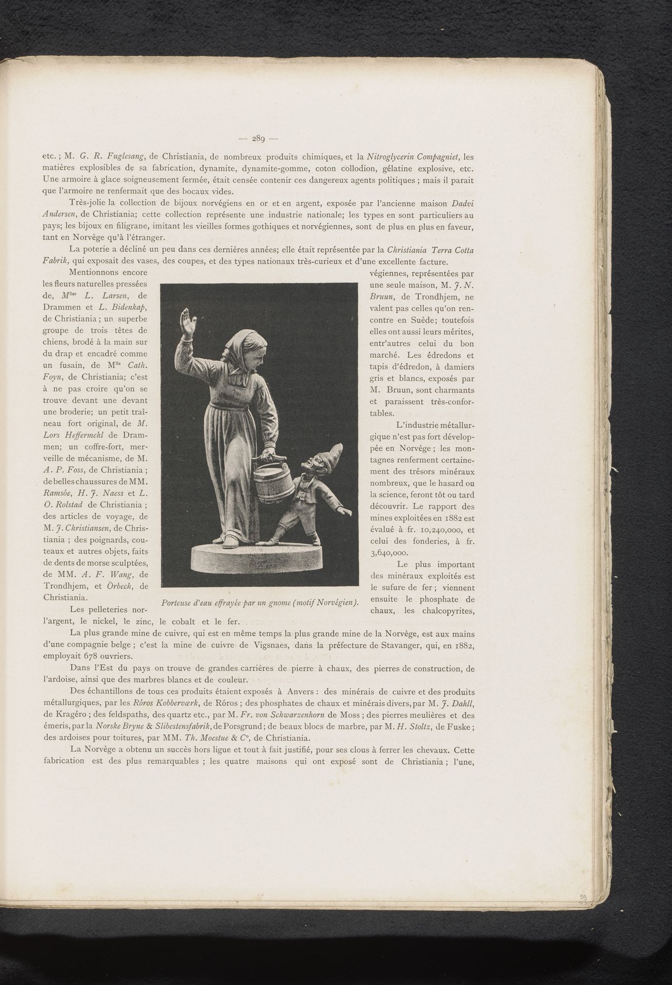 Sculptuur van een kabouter die een vrouw met een emmer water laat schrikken by Anonymous