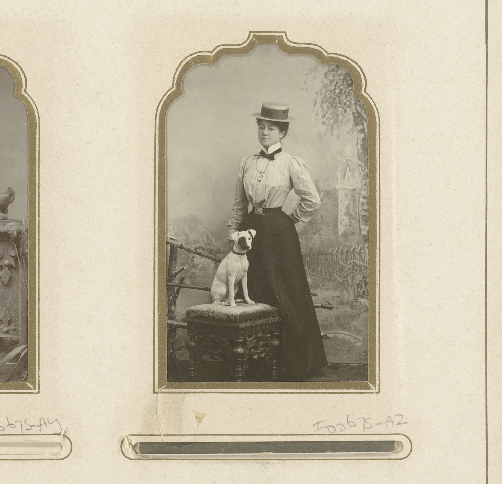 Portret van een staande vrouw met hoed en een hond zittend op een kruk by O. Sundberg