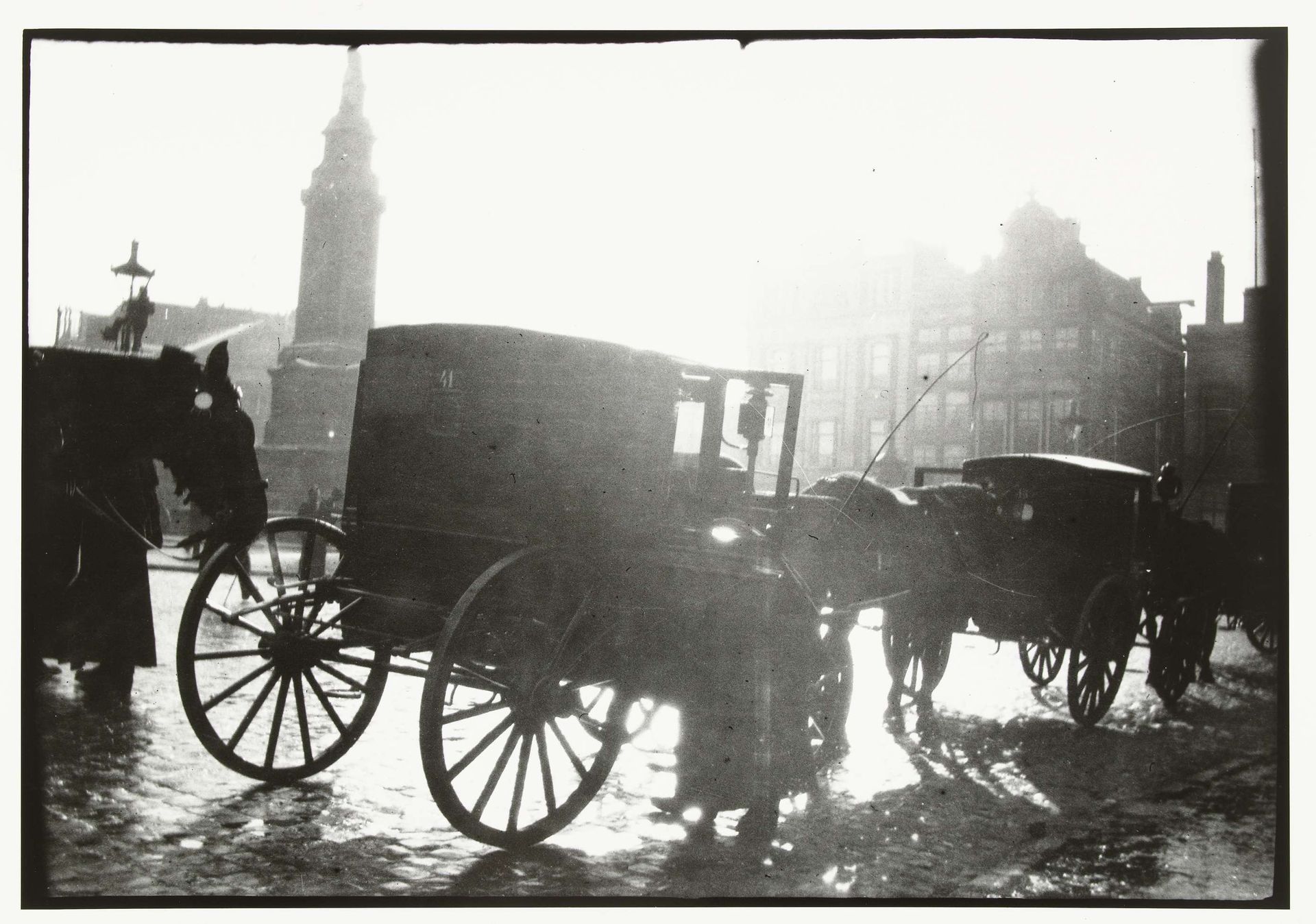 Rijtuigen op de Dam in Amsterdam by George Hendrik Breitner