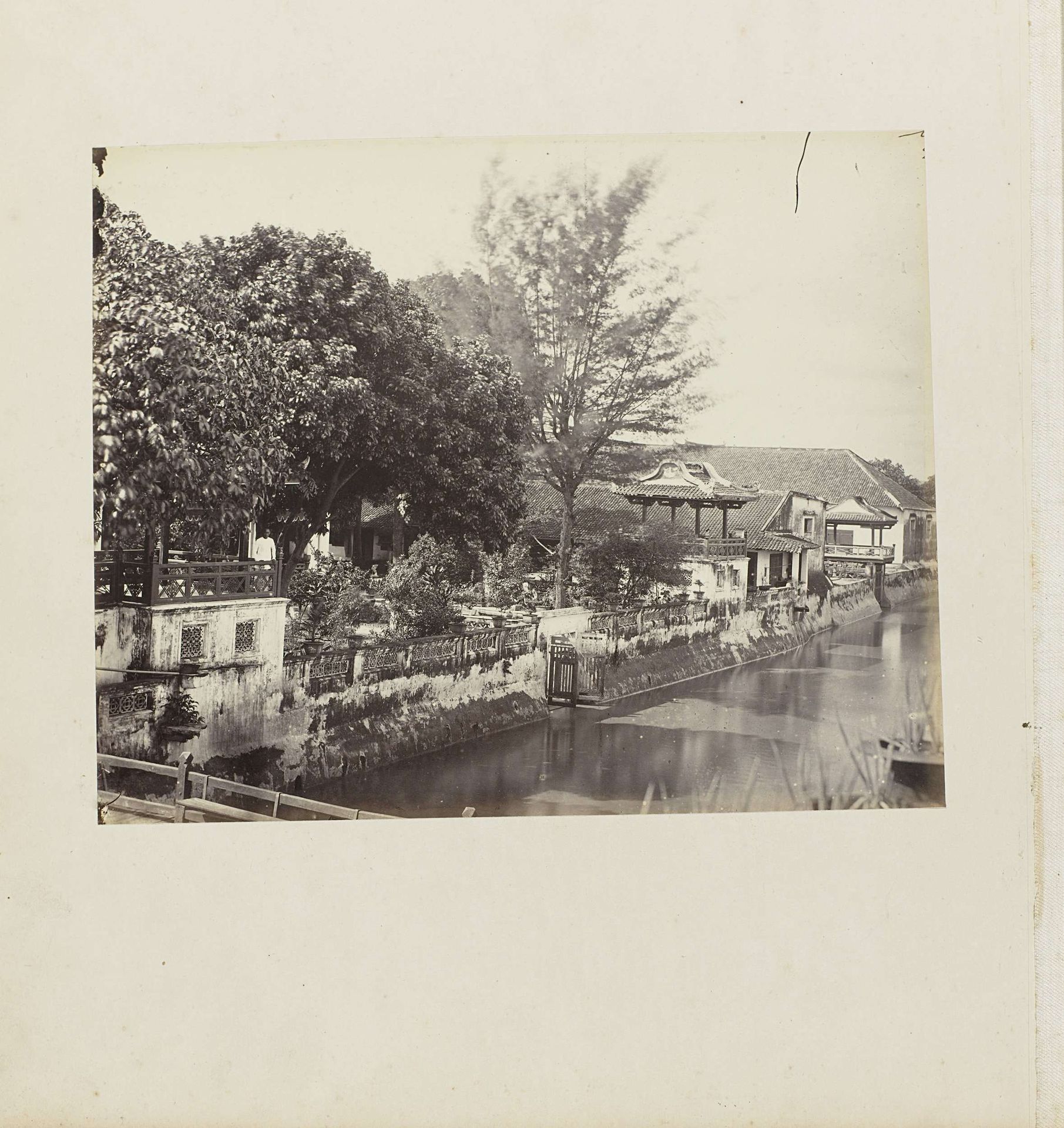 Achterzijde Chinees huis in Semarang by Woodbury & Page
